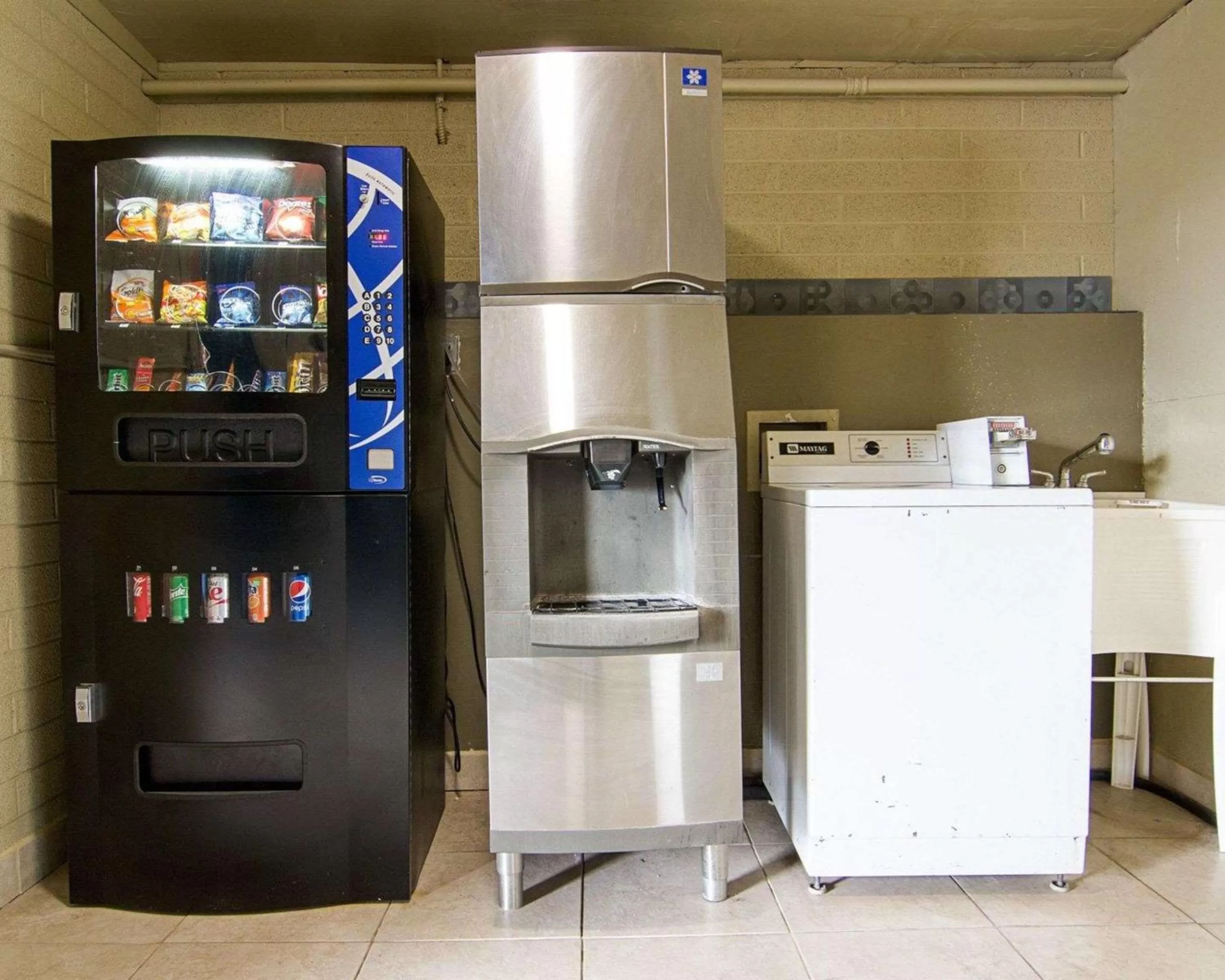 Other, Kitchen/Kitchenette in Rodeway Inn Flagstaff East Route 66