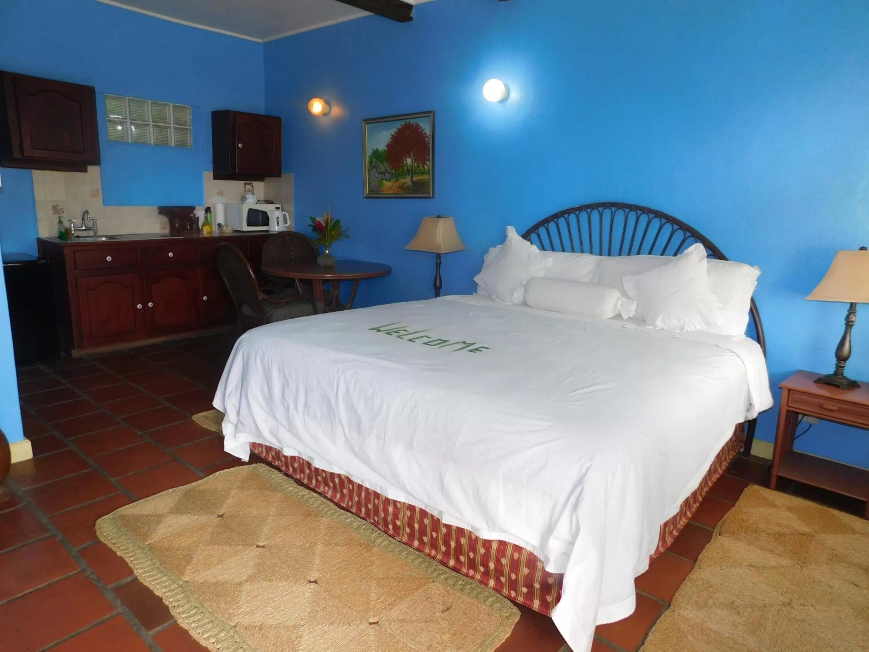 Kitchen or kitchenette, Bed in La Haut Resort