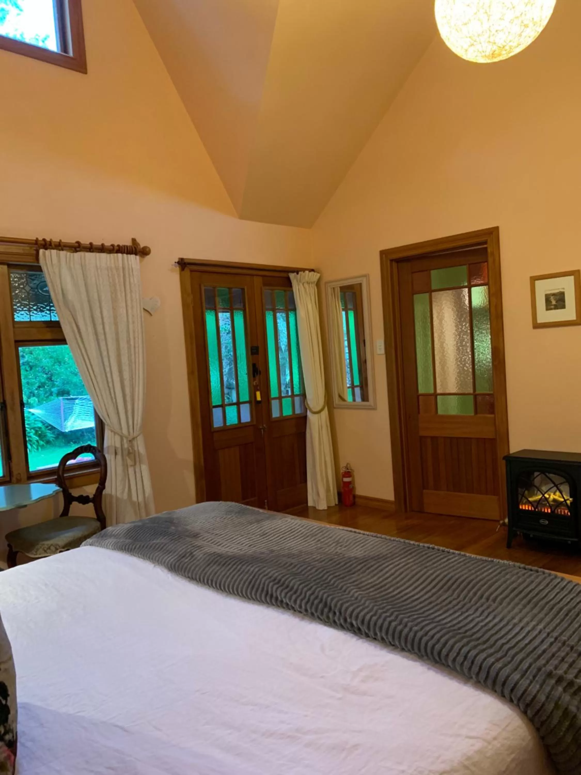 Bedroom, Bed in Quail Farm, Colonial charm