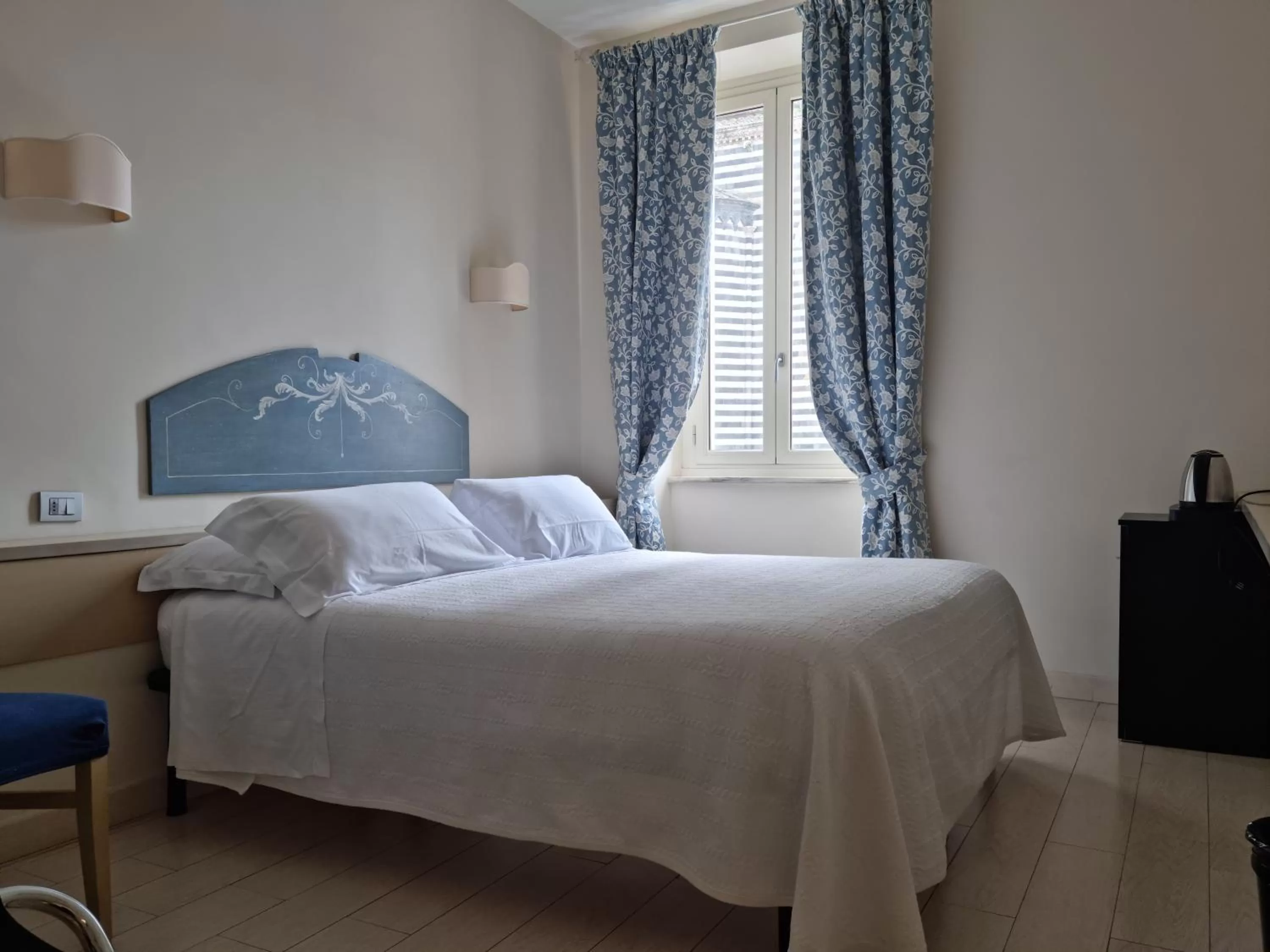 View (from property/room), Bed in Hotel Virgilio