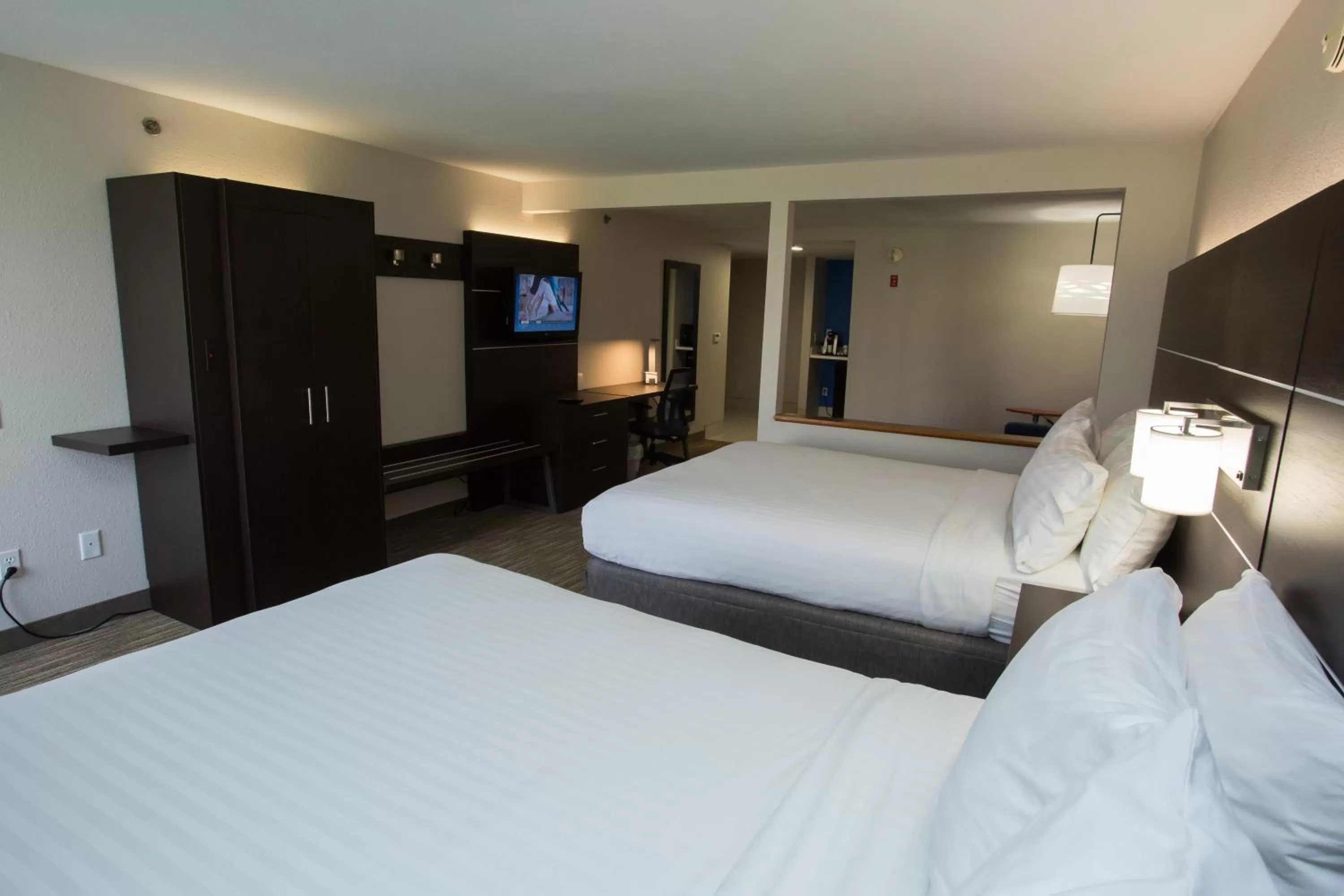 Photo of the whole room, Bed in Holiday Inn Express Wilmington by IHG