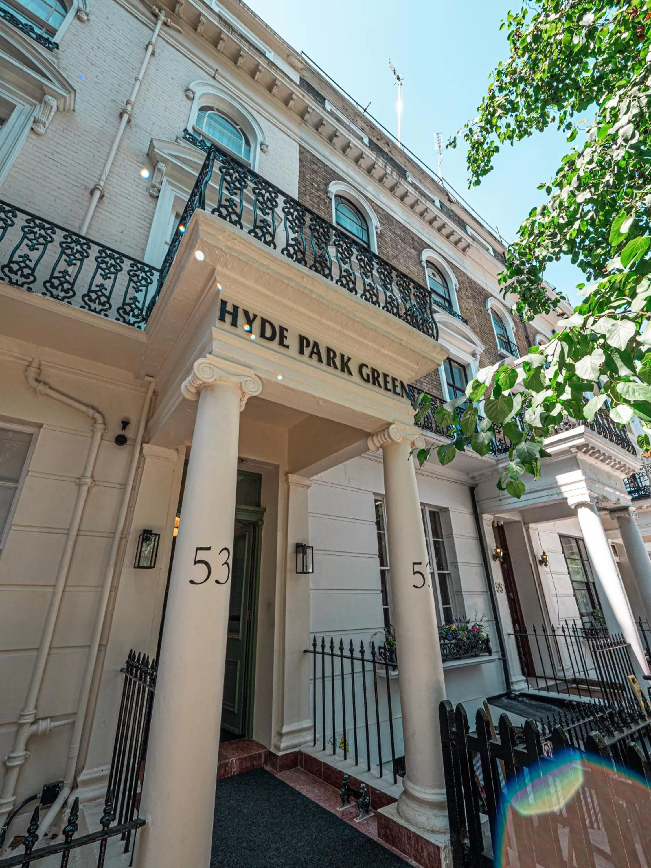 Property building in Hyde Park Green