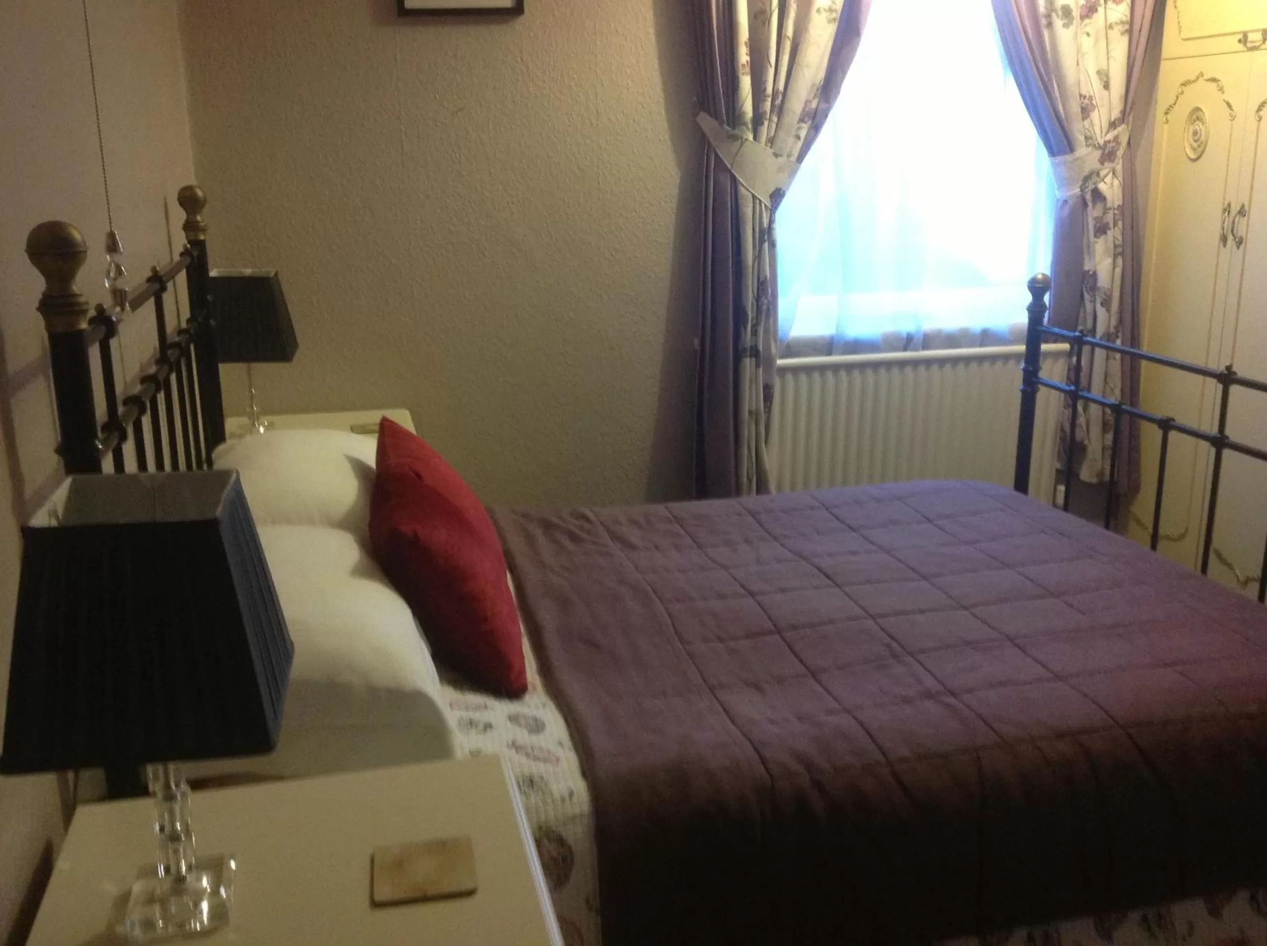 Photo of the whole room, Bed in The Sherwood, No 11,