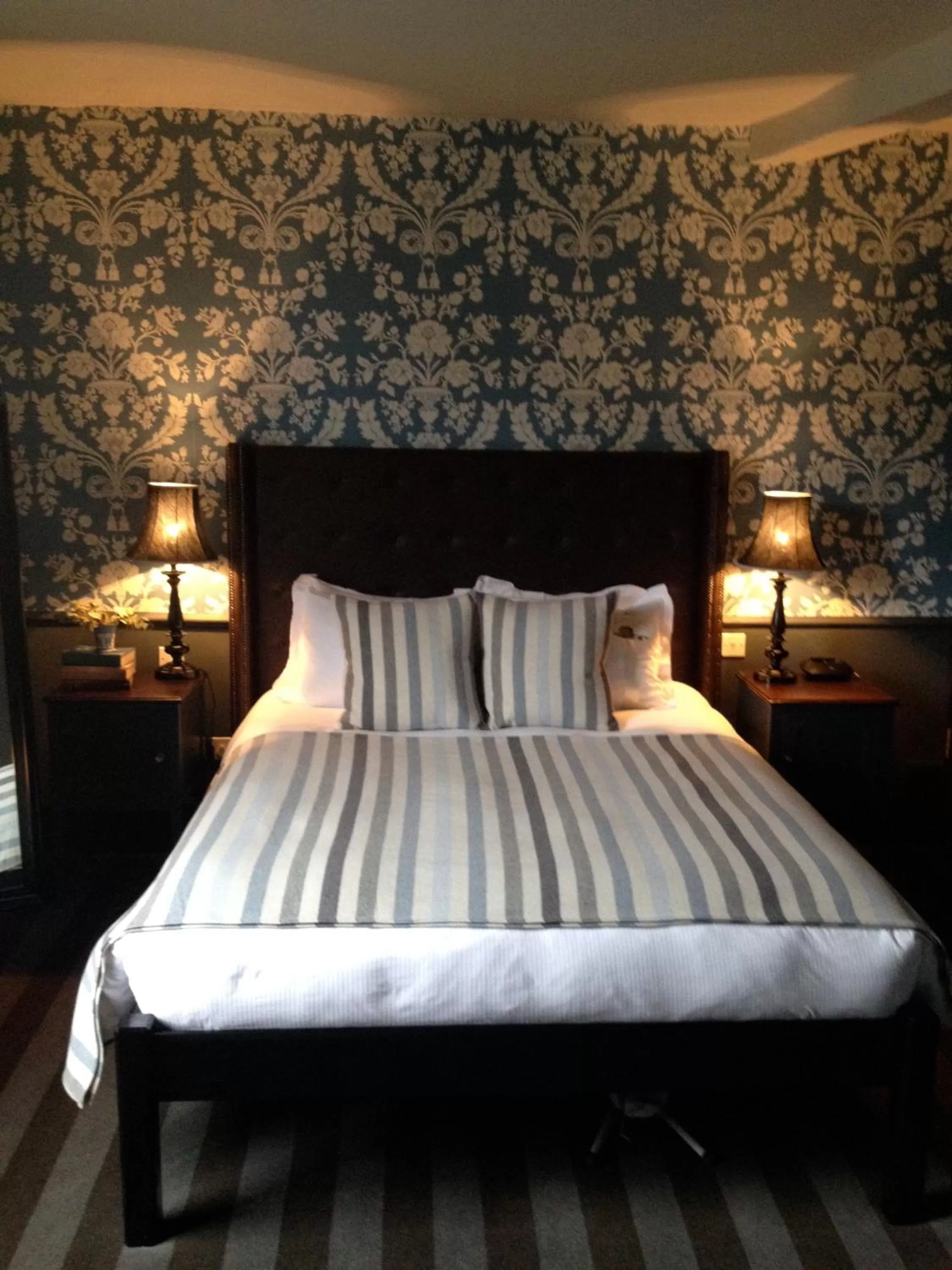 Bed in The Crown And Thistle, Abingdon