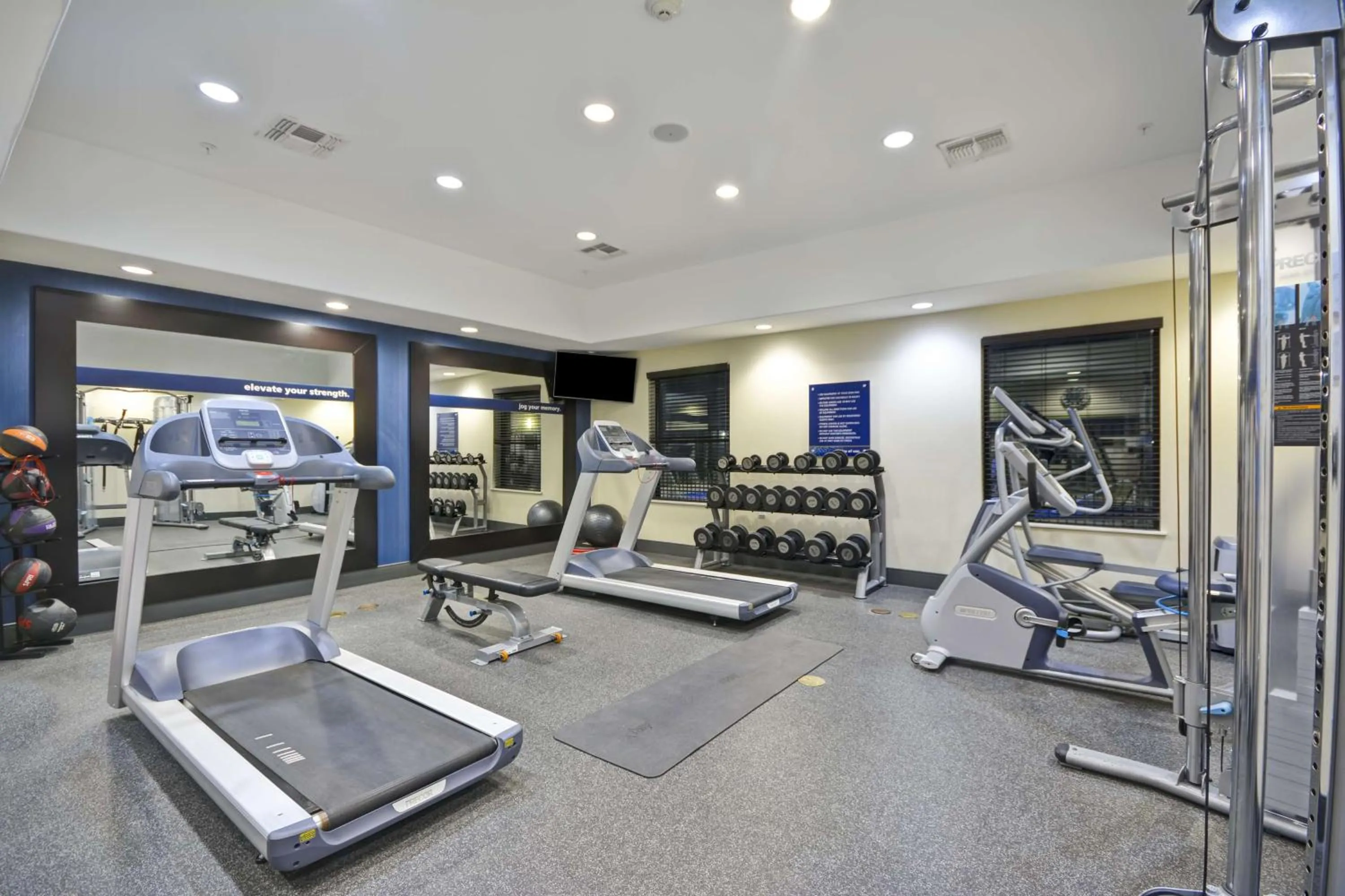 Fitness centre/facilities in Hampton Inn Kenedy
