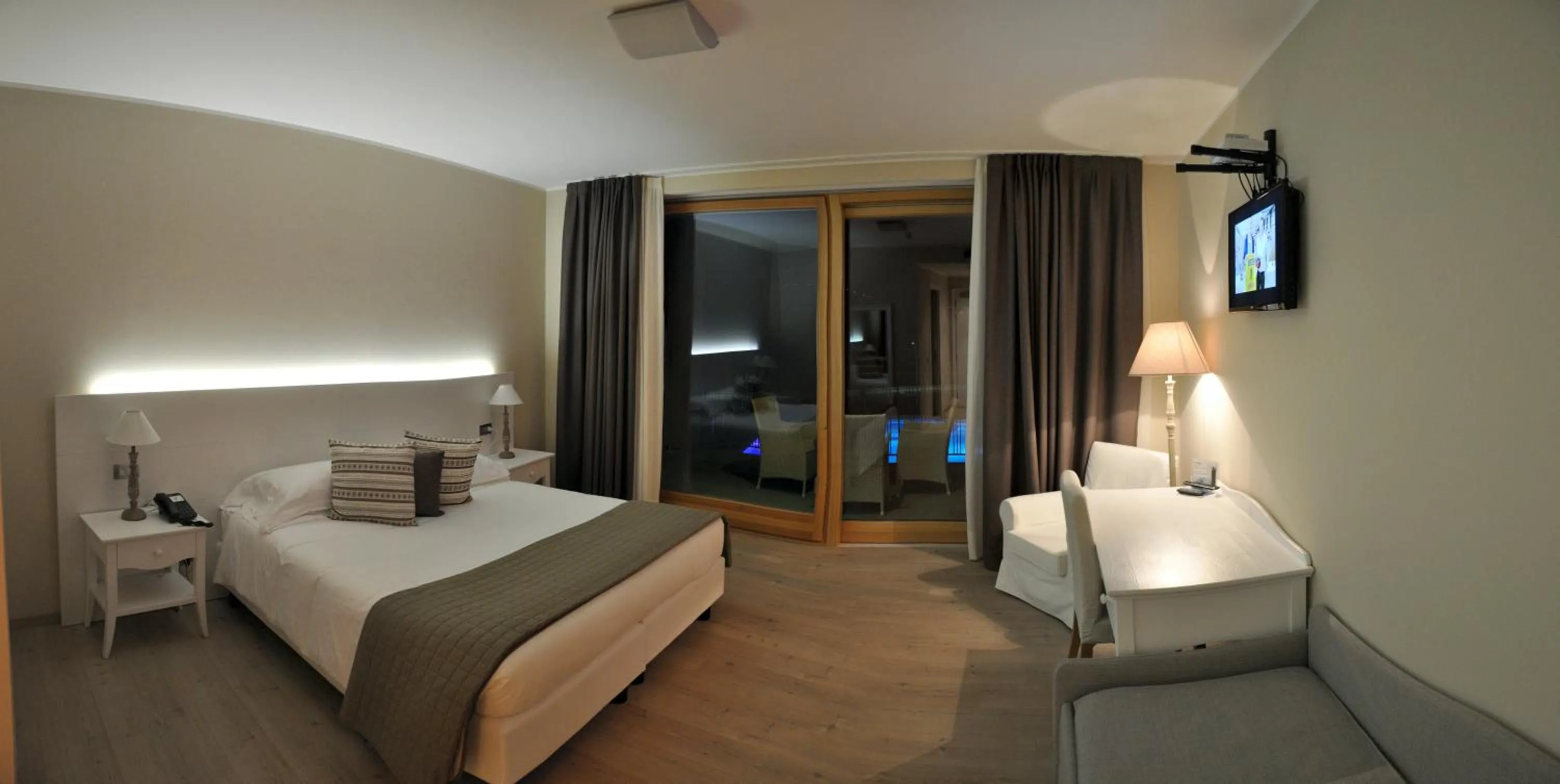 Photo of the whole room, Bed in Tullio Hotel
