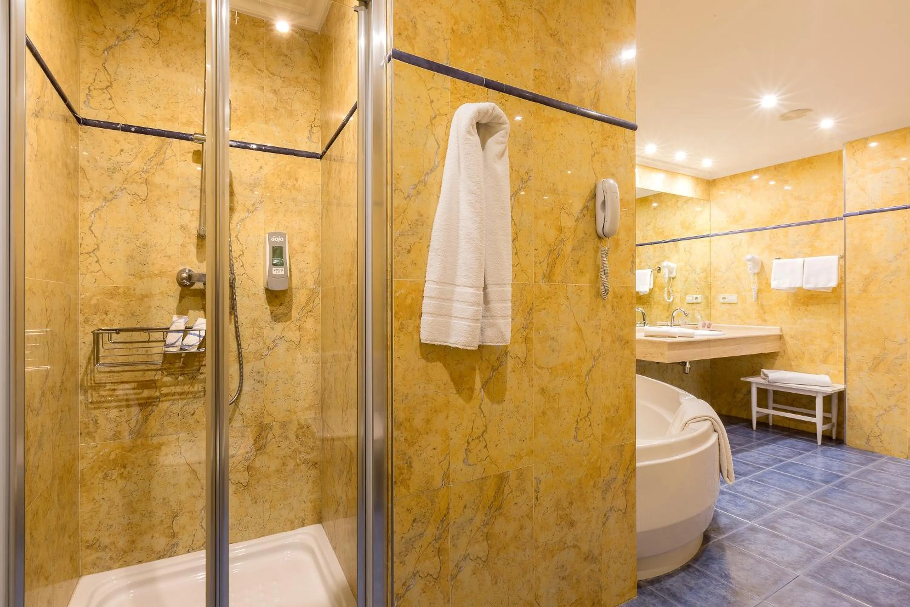 Bathroom in Hotel Santamaria