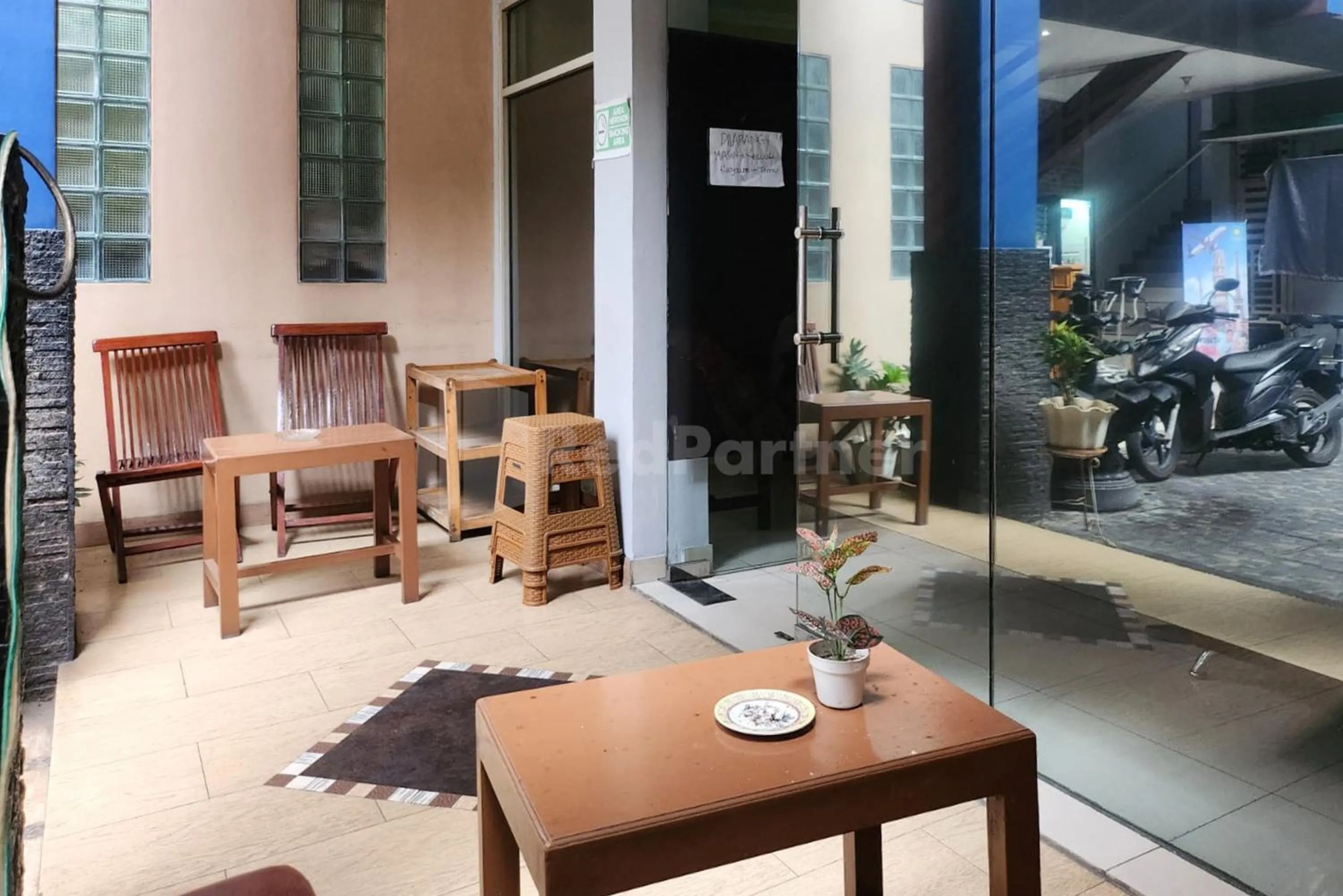 Property building in OYO 1319 Puspita Guesthouse