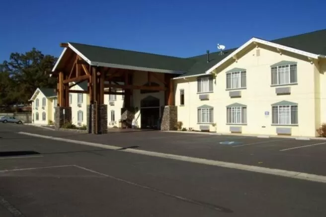 Property building in Murphys Suites