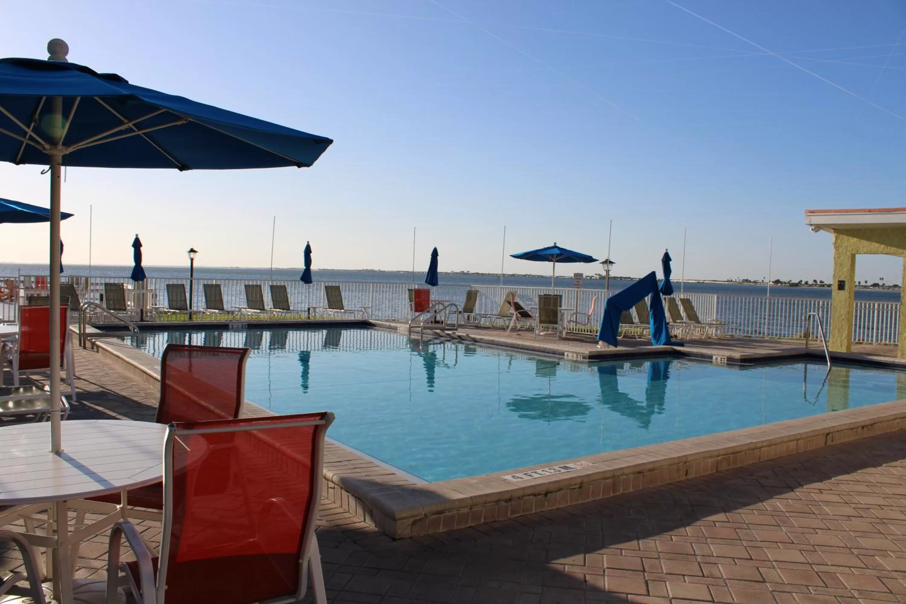 Swimming pool in Sailport Waterfront Suites