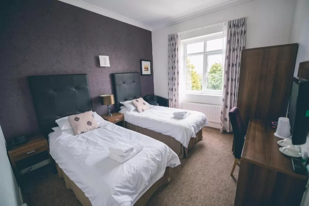 Twin Room - No Pets in The Grange Hotel Brent Knoll