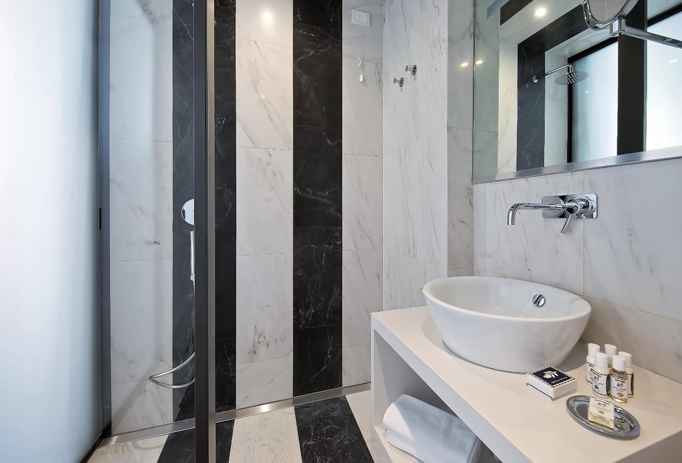 Bathroom in Boutique Centrale Palace Hotel