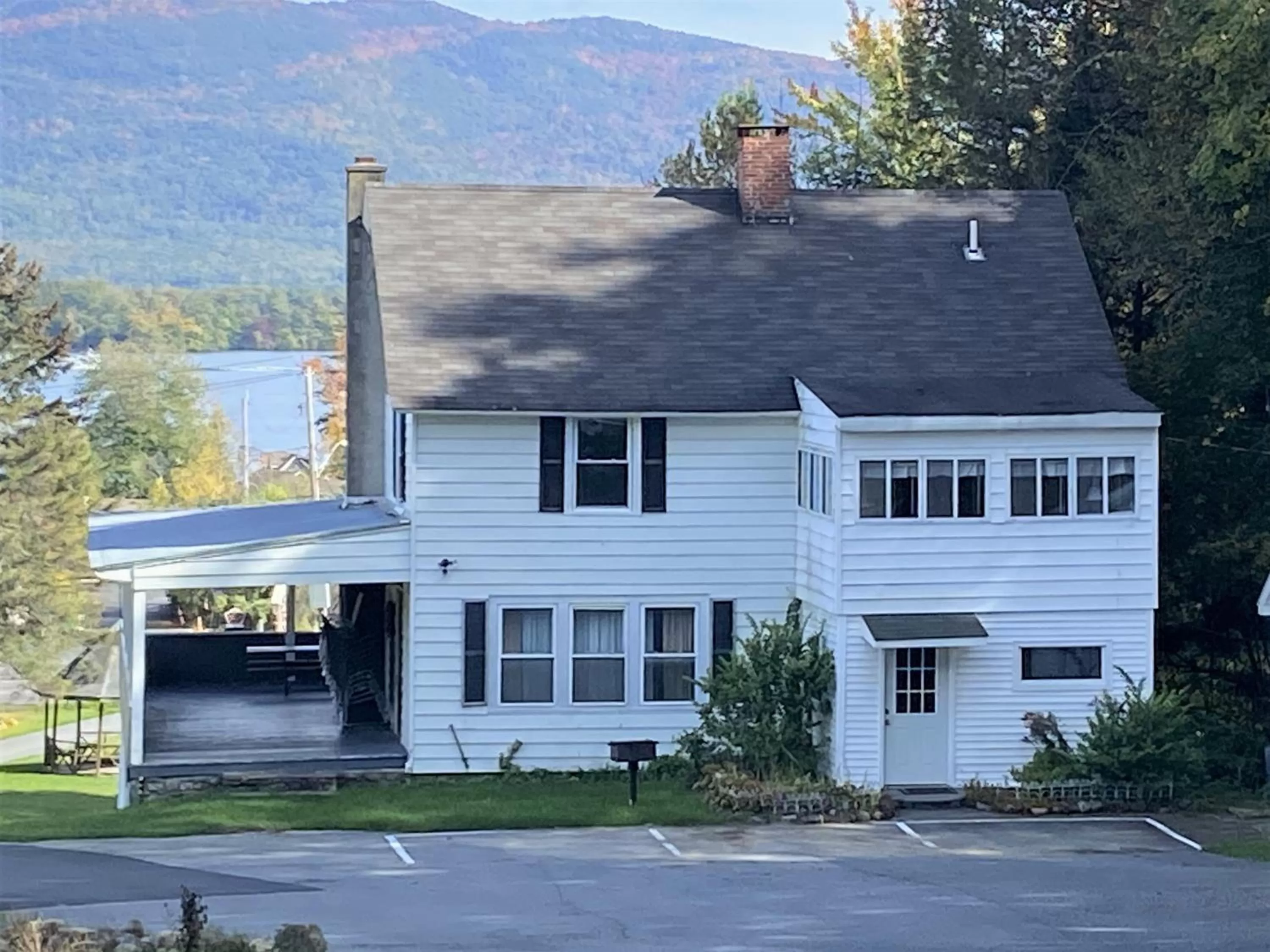 Property building in Hill View Motel and Cottages
