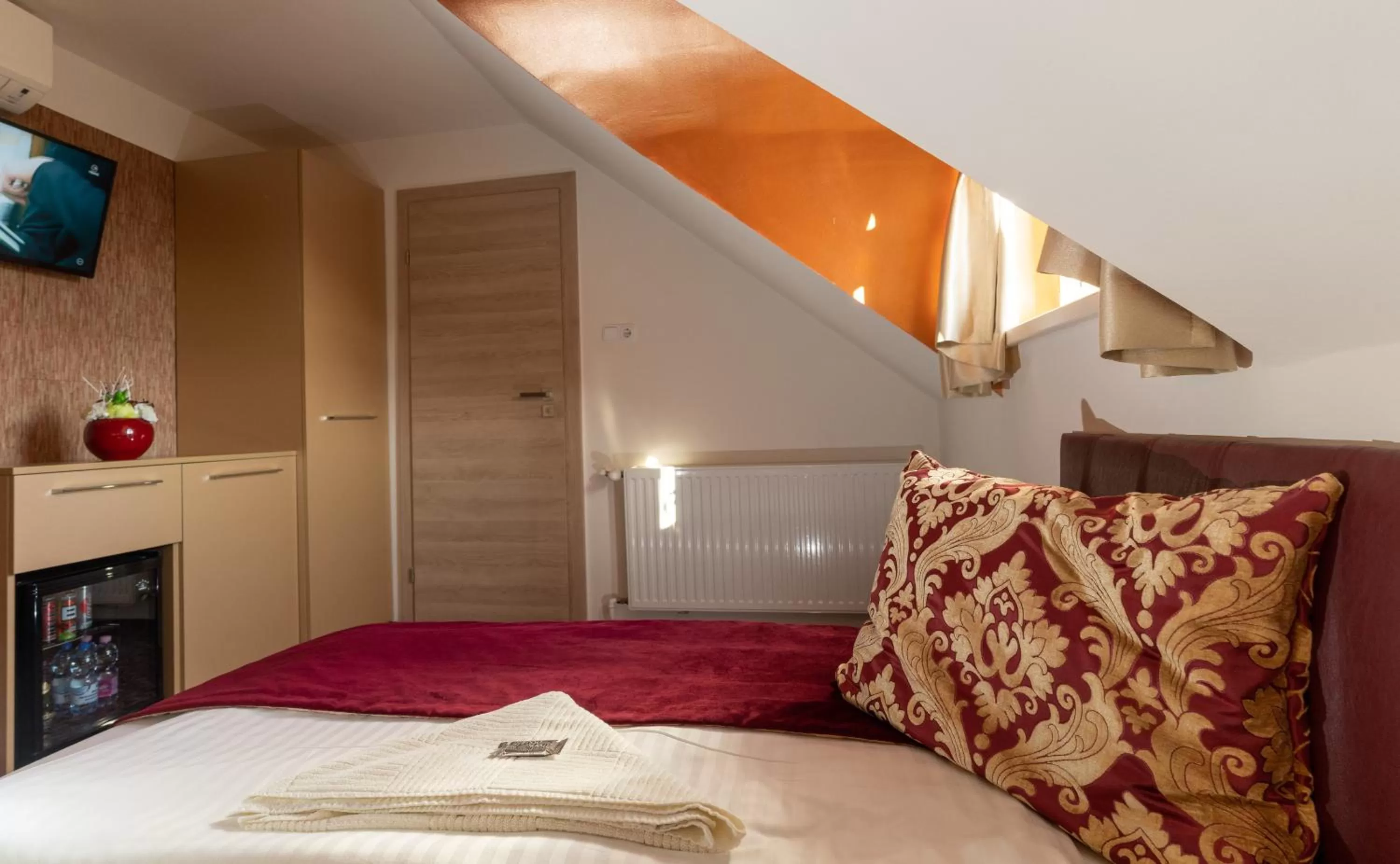 Bed in Teátrum Boutique Hotel