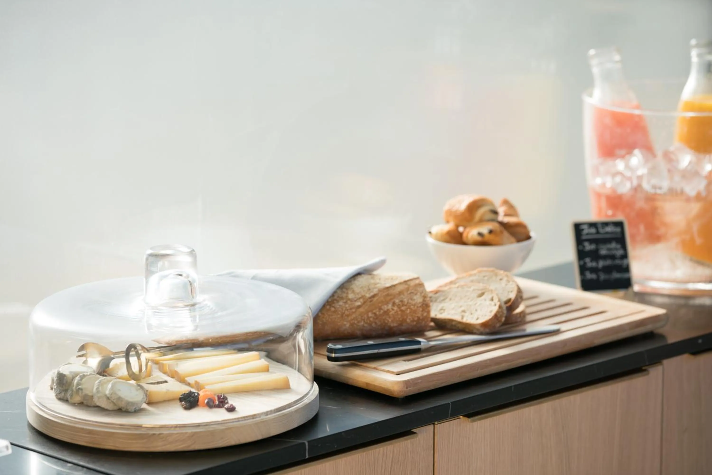 Breakfast in Les Bords De Mer