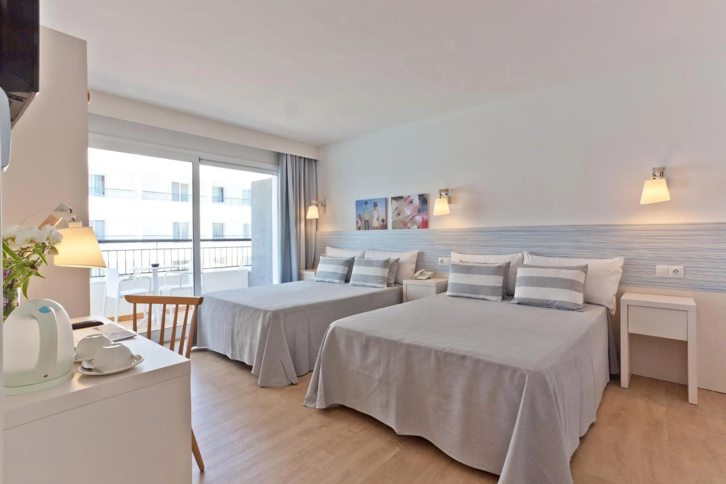 Deluxe Quadruple Room (4 adults) in Pineda Splash - 30º hotels