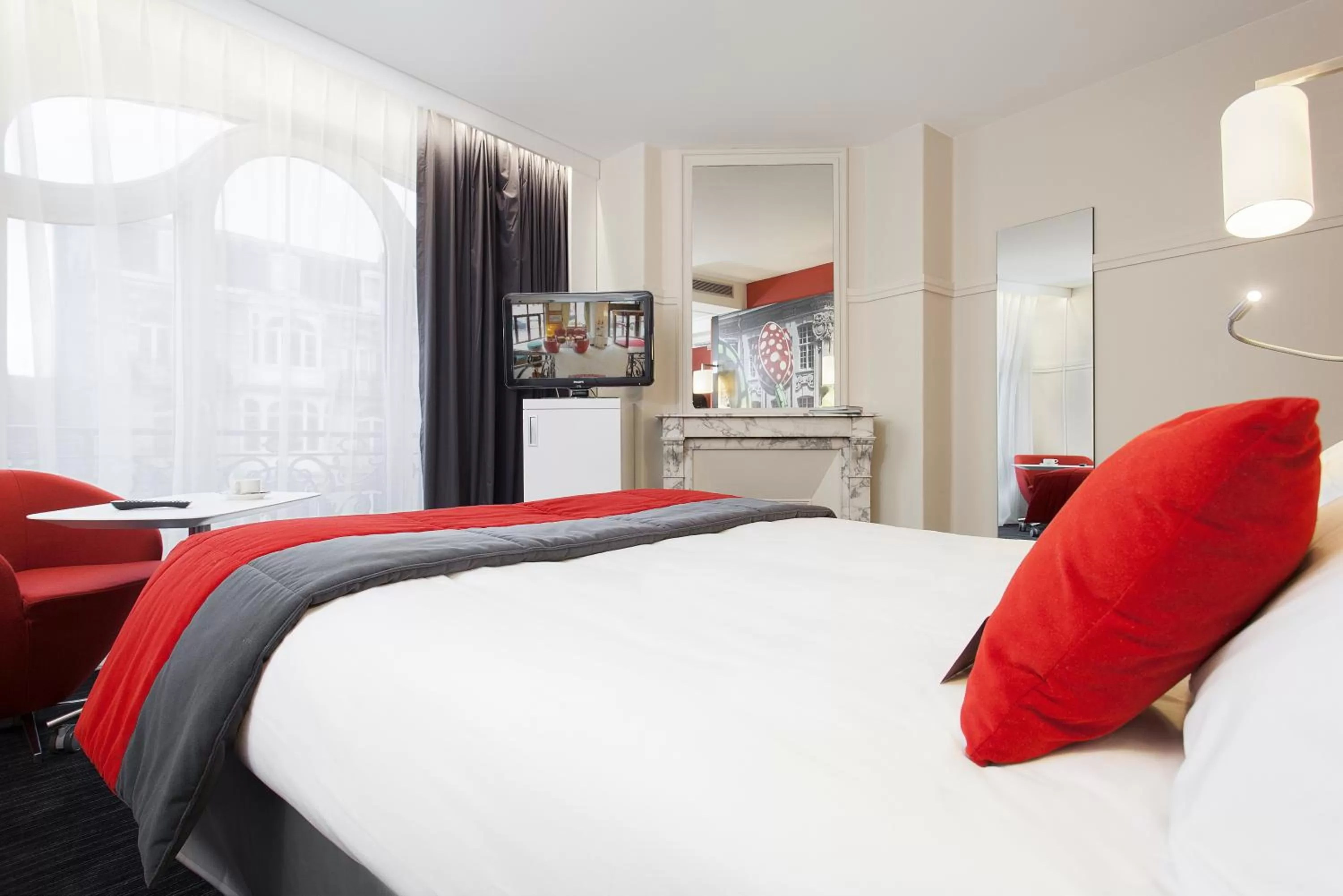 Photo of the whole room, Bed in Mercure Lille Centre Grand Place