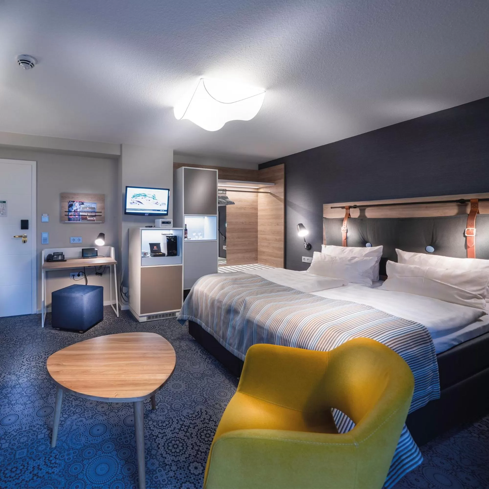 Photo of the whole room, Bed in Strandhotel Duhnen