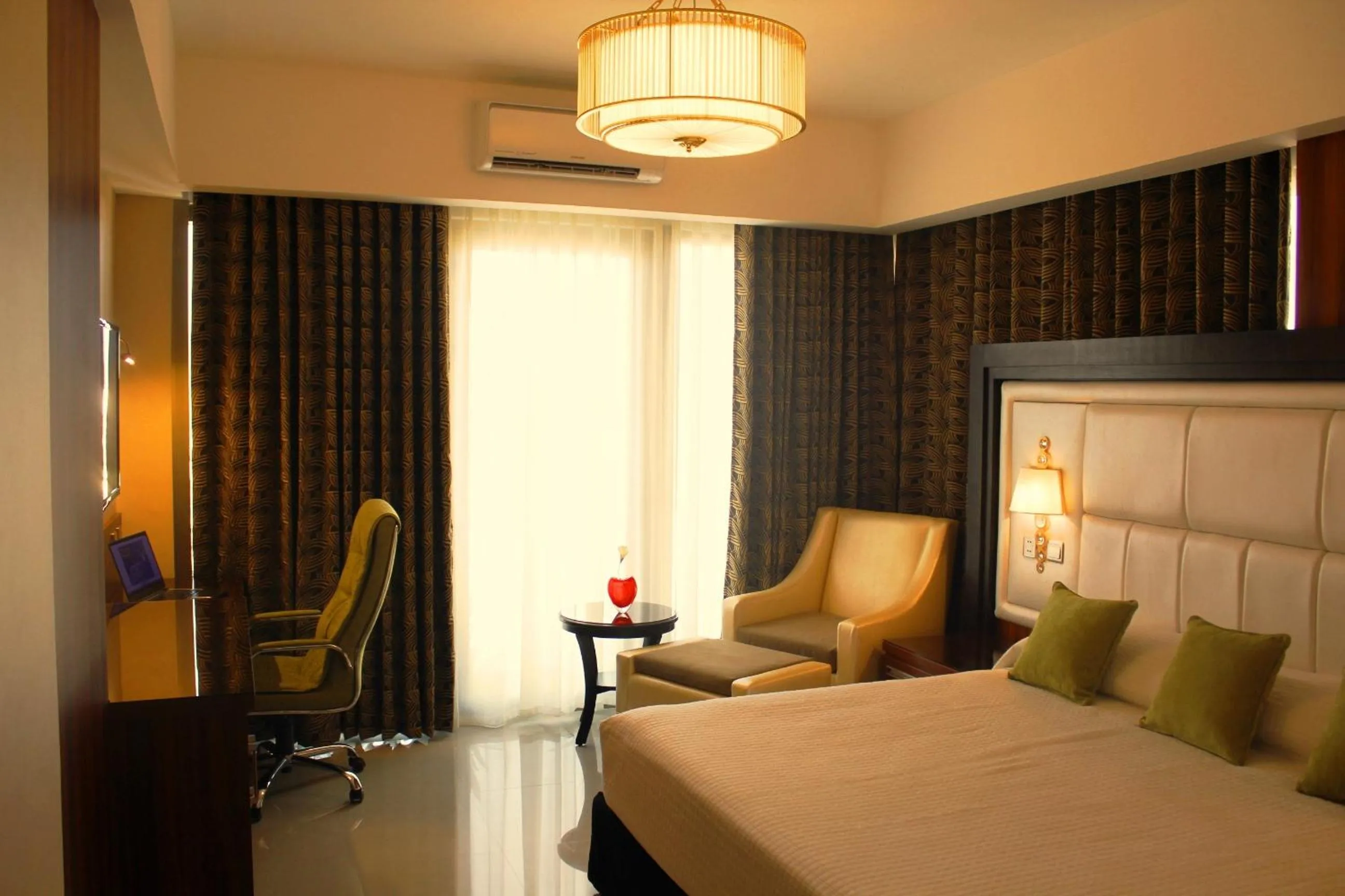 Seating area, Bed in Central Park Tower Resort