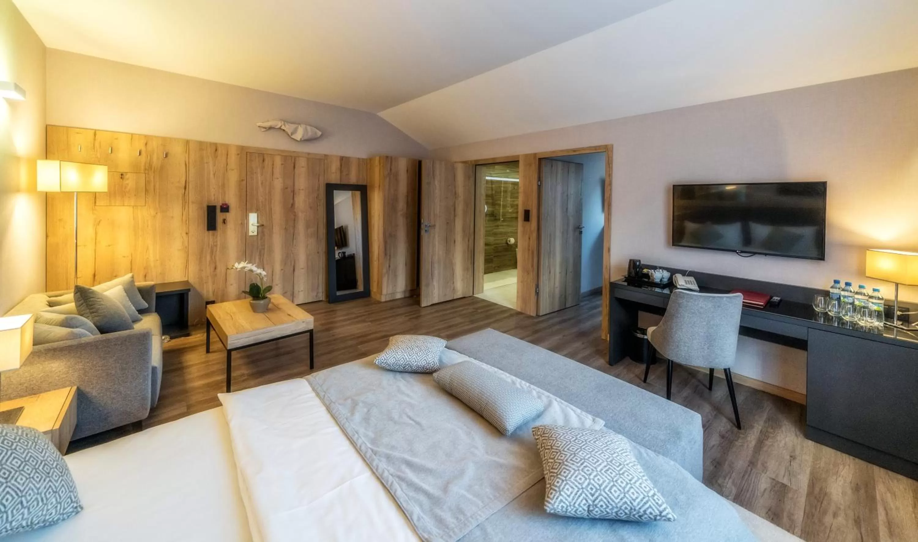 Photo of the whole room, Bed in Hotel META Resort & Vine SPA