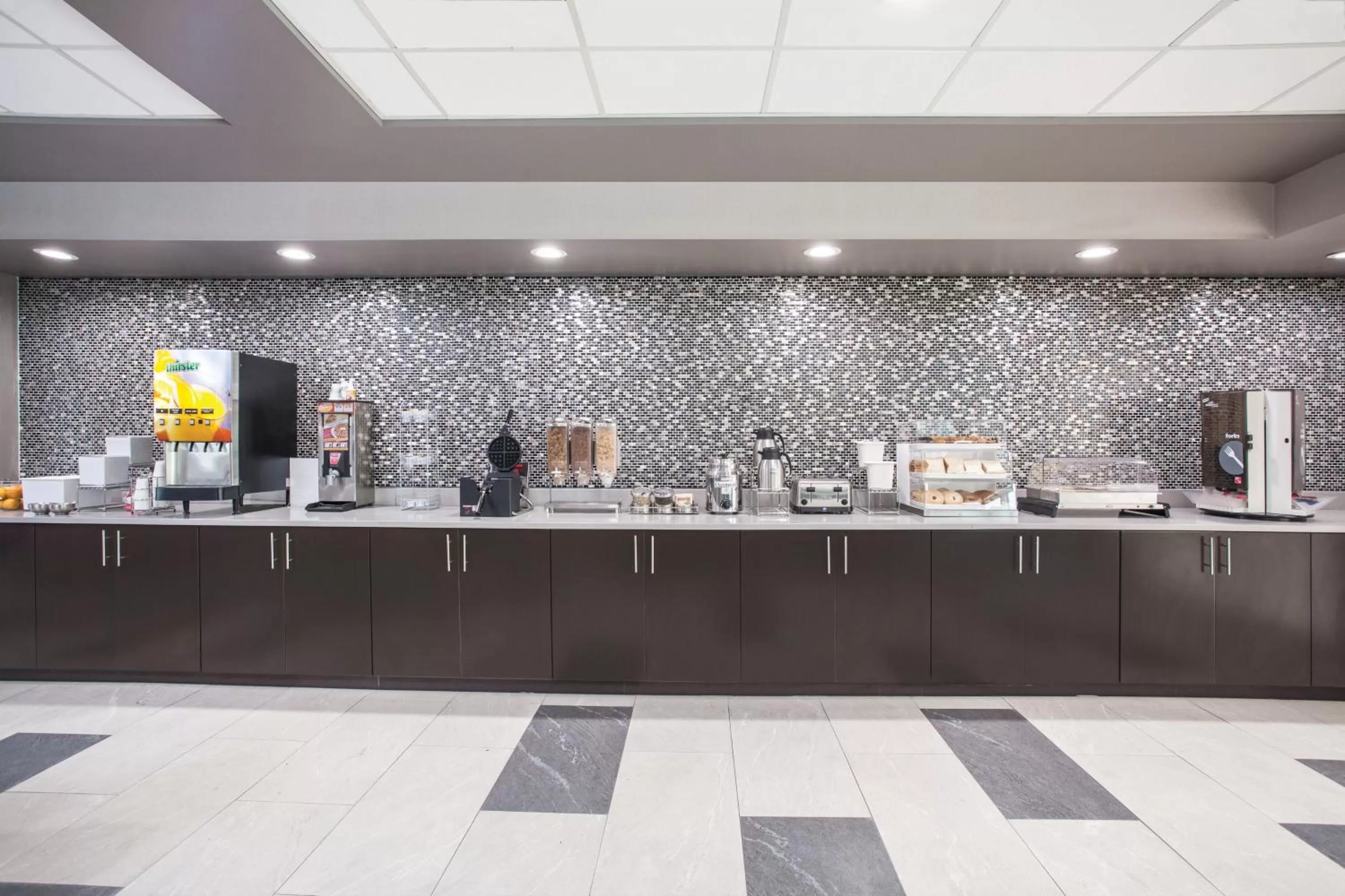 Breakfast in La Quinta by Wyndham Clearwater South