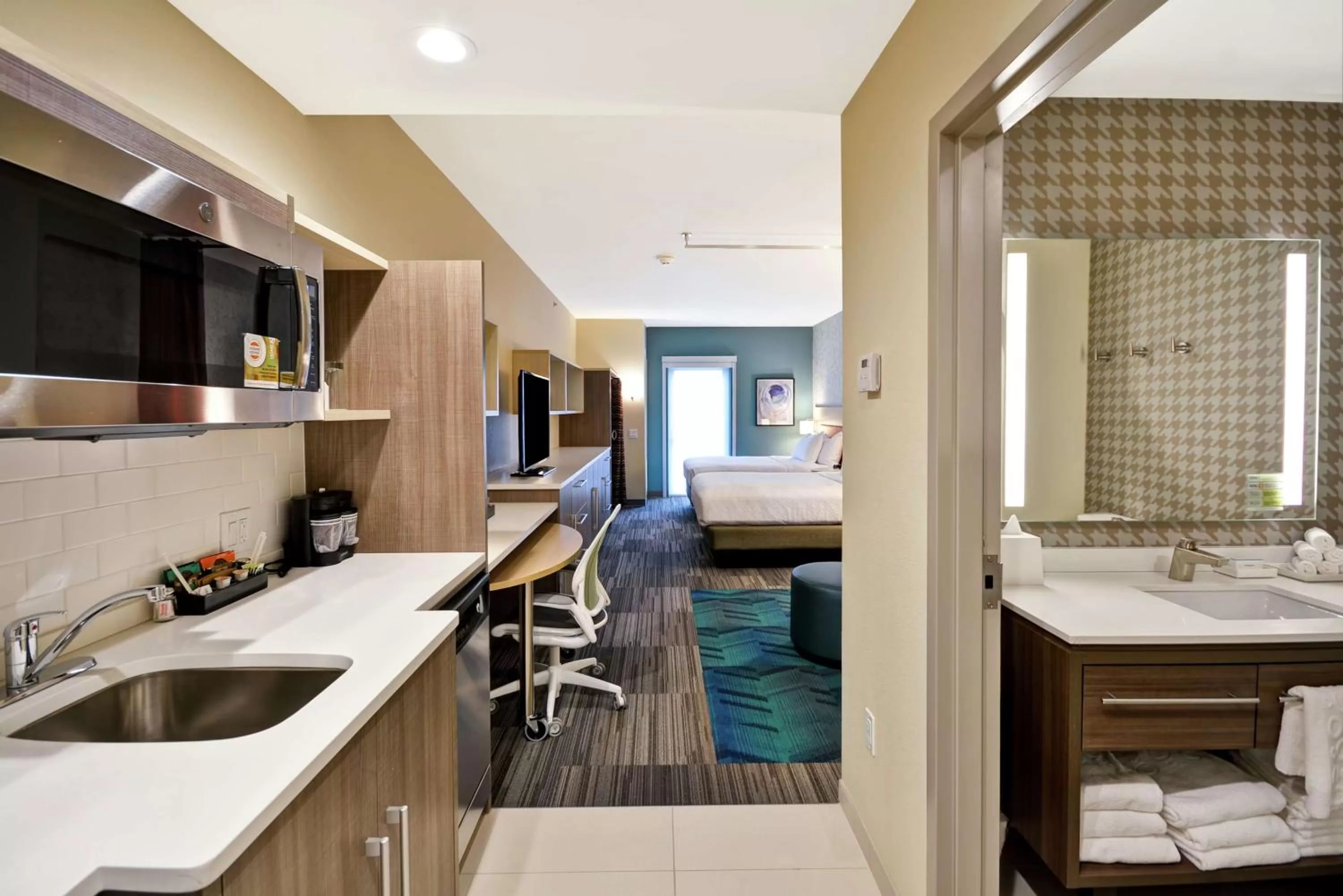 Kitchen or kitchenette in Home2 Suites At The Galleria