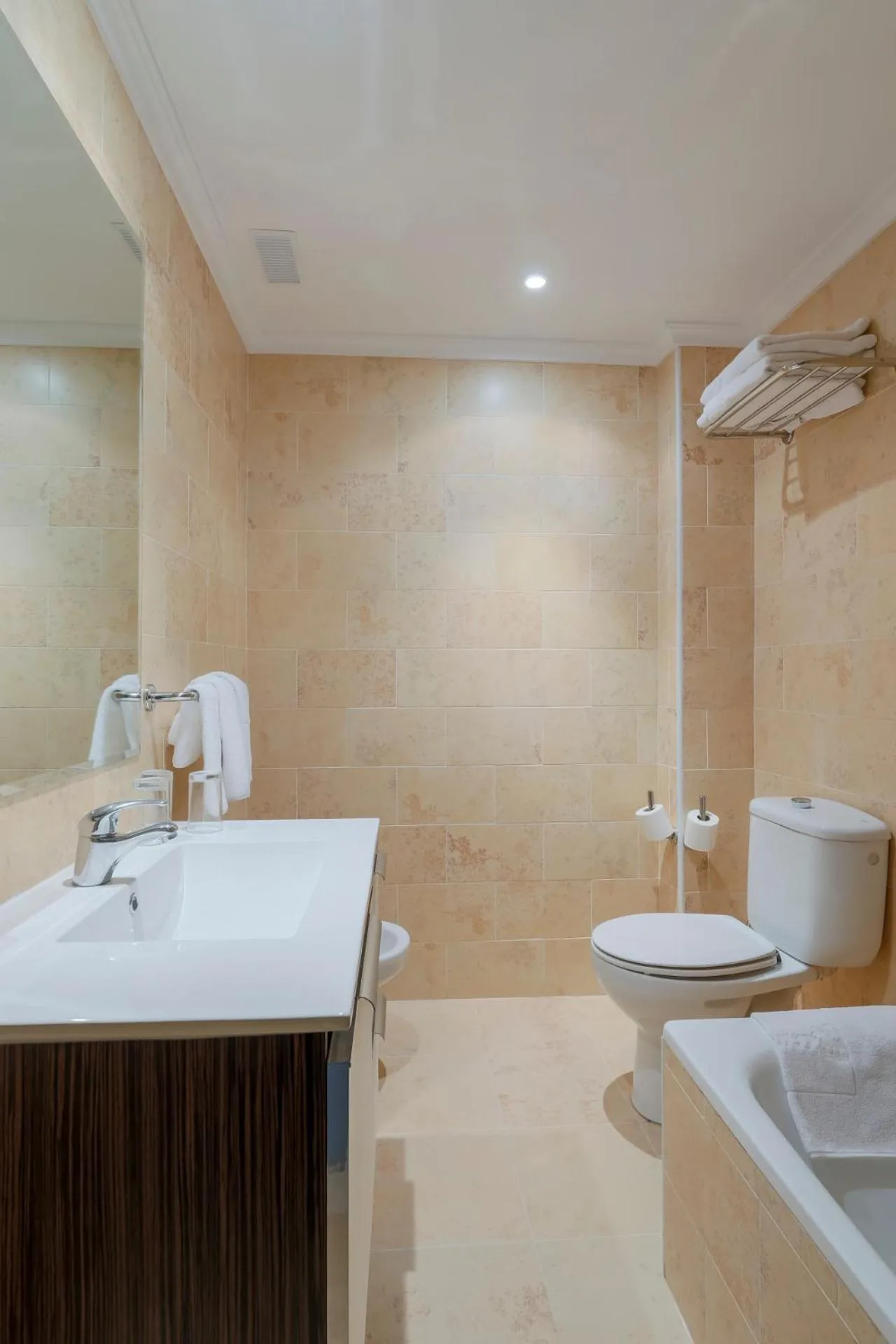 Shower in Hotel El Mesón