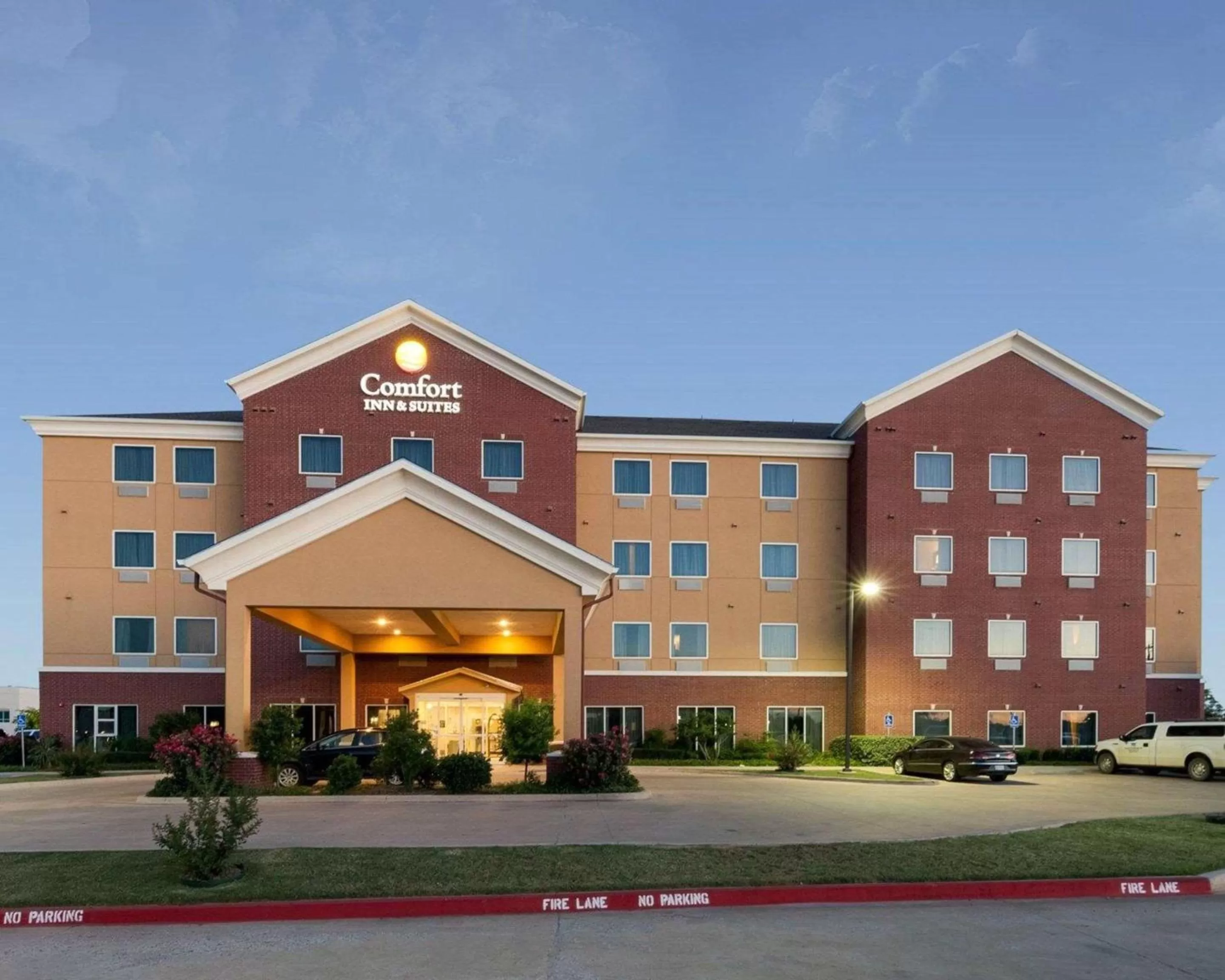 Property building in Comfort Inn & Suites Regional Medical Center