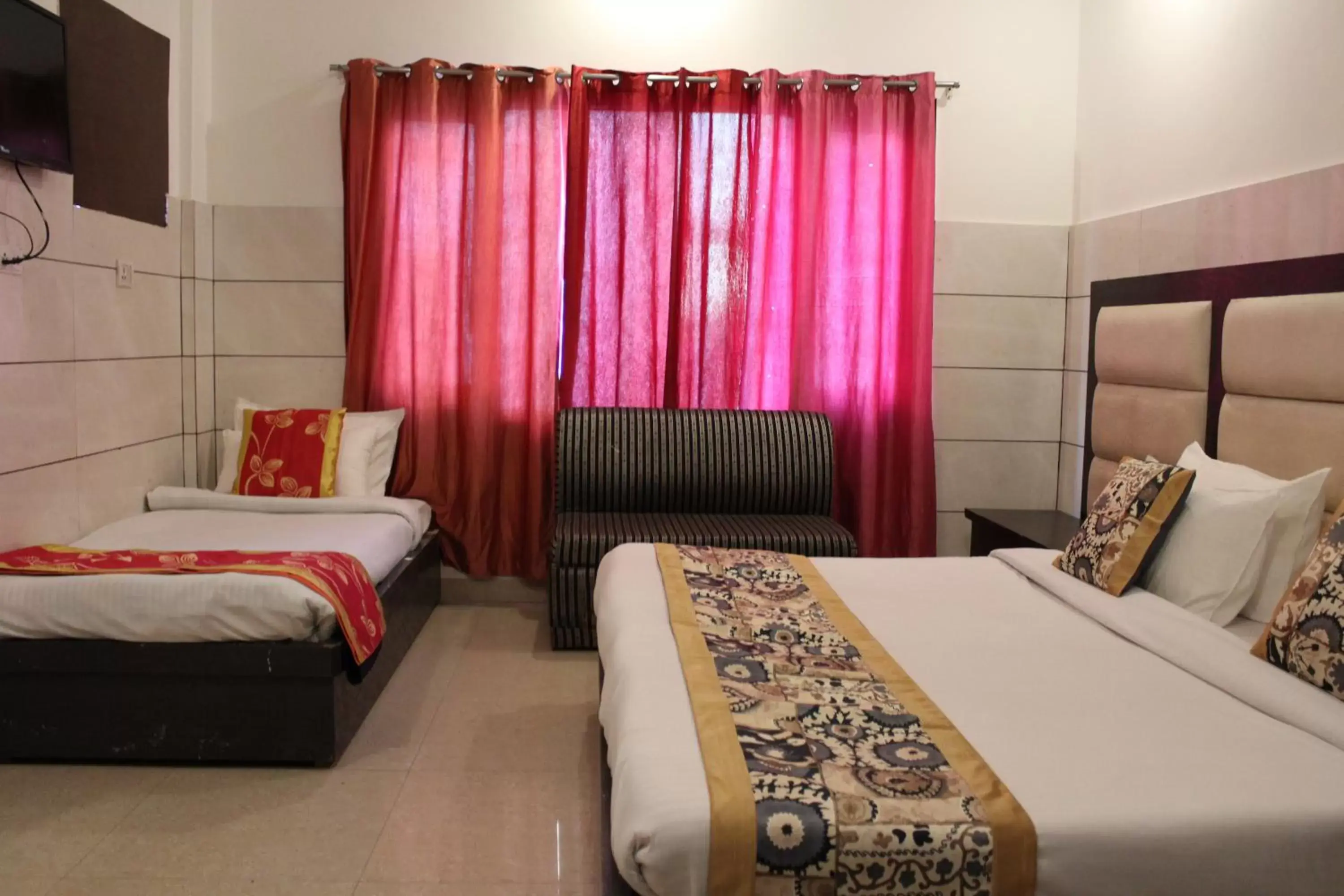 Deluxe Triple Room in Trimrooms JMC Katra Deluxe Triple Room in Trimrooms JMC Katra