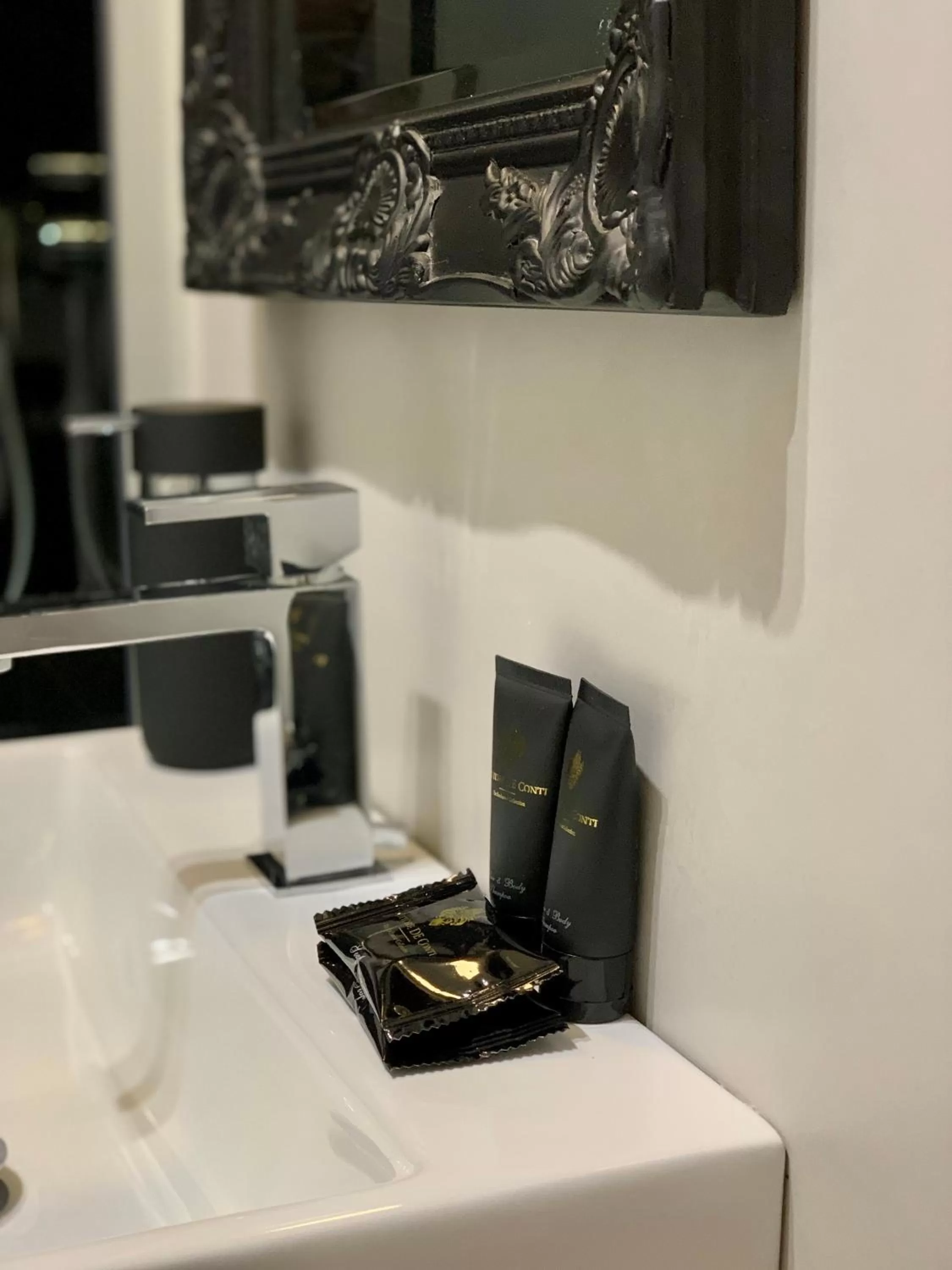 Bathroom, TV/Entertainment Center in Toledo Boutique Rooms