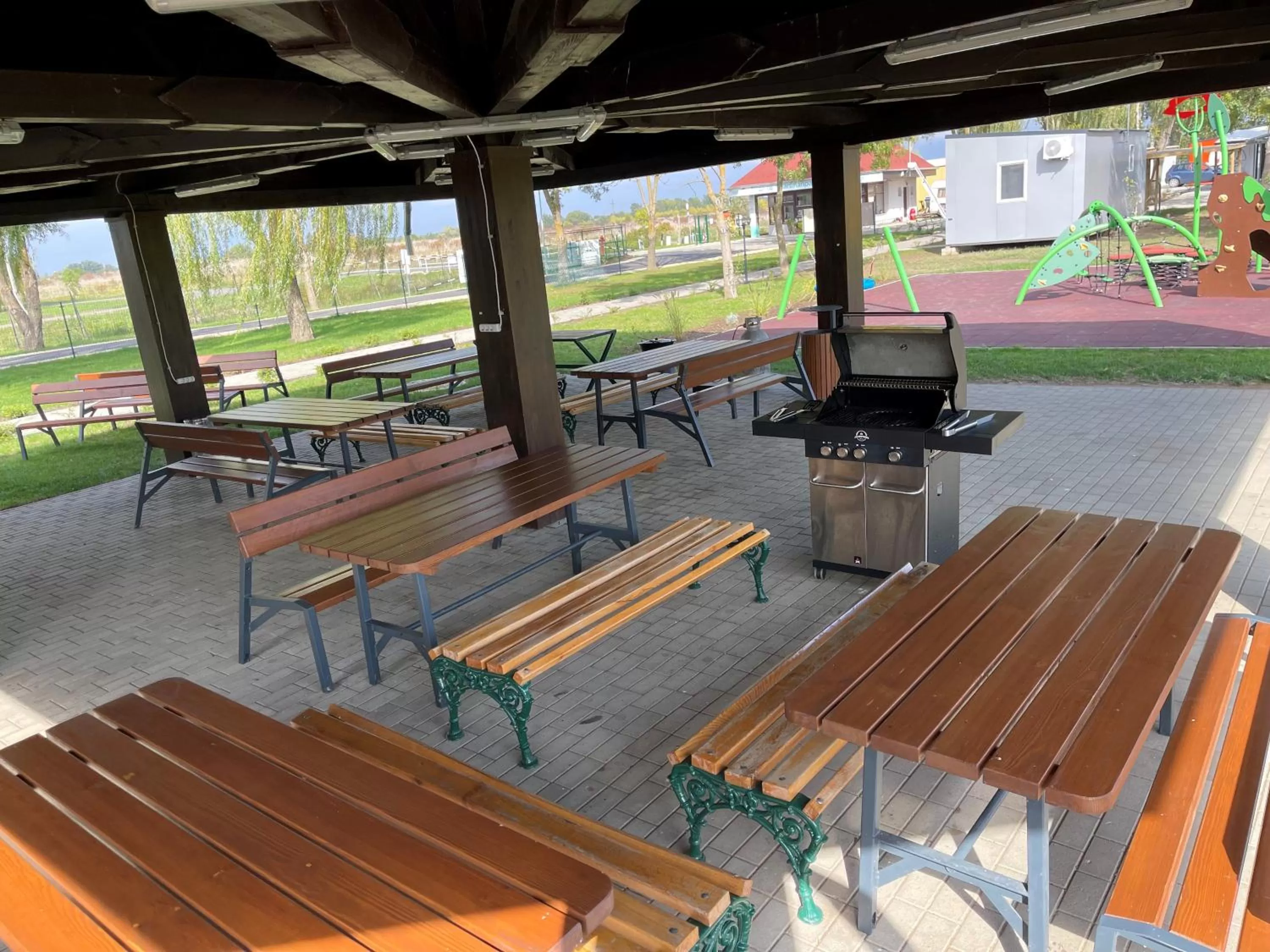 Communal lounge/ TV room in Tisza-tó Apartmanpark