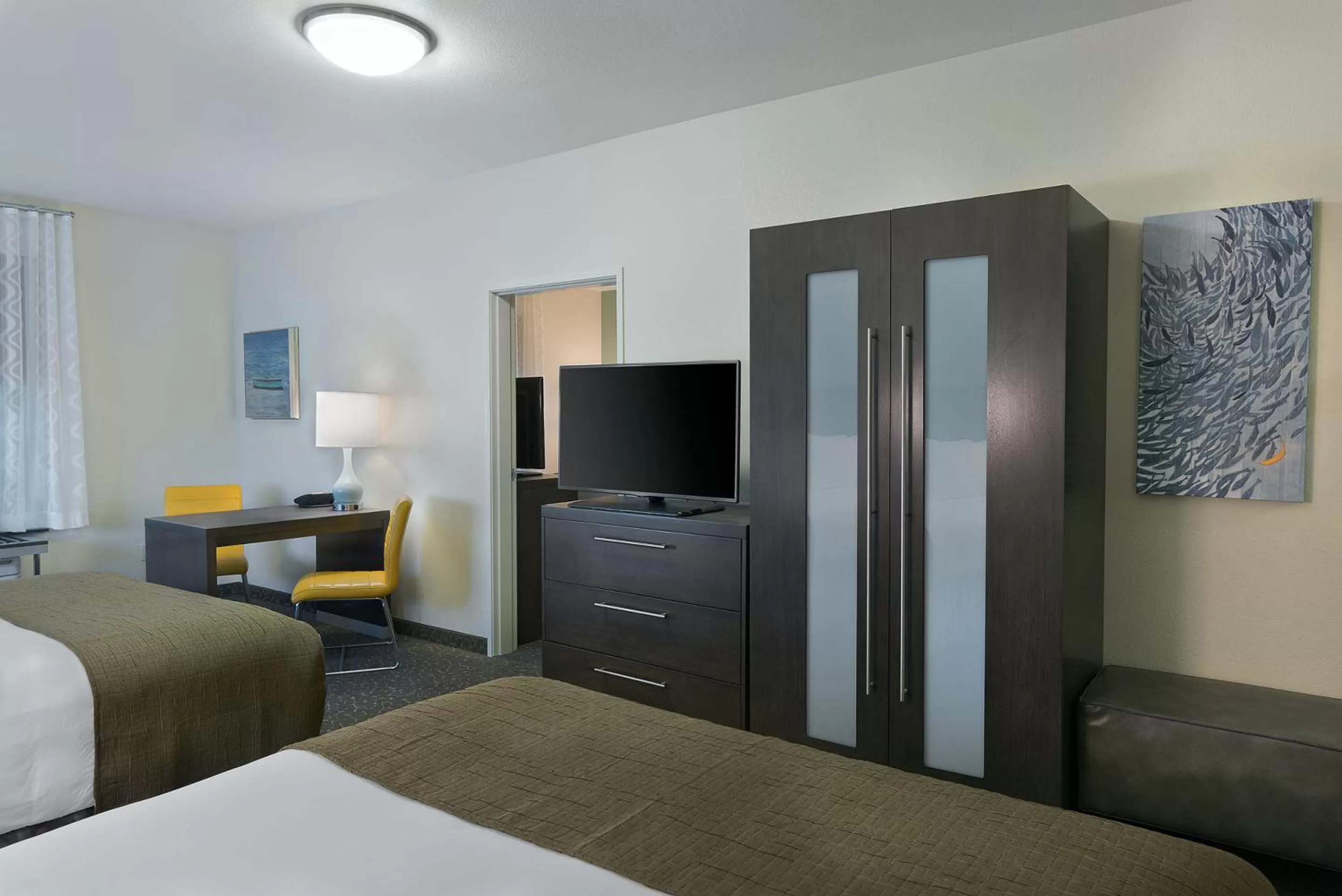 TV and multimedia, Bed in Oxford Suites Bellingham