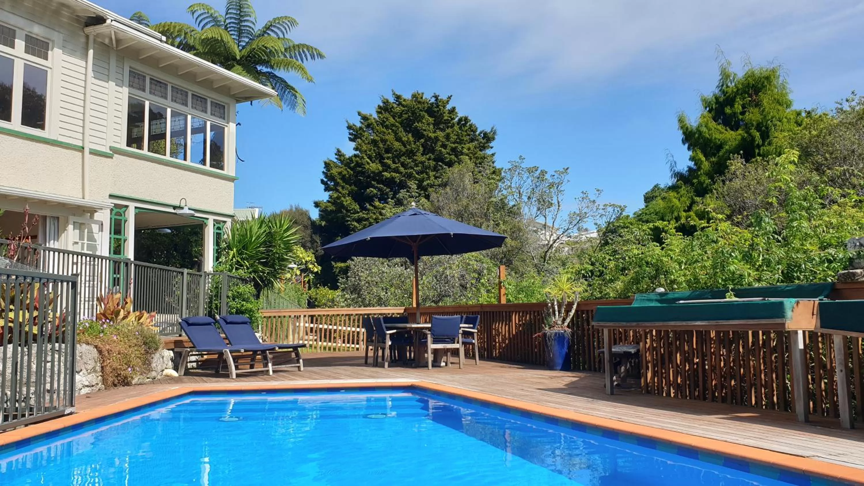 Property building, Swimming Pool in Bluff Hill Bed & Breakfast