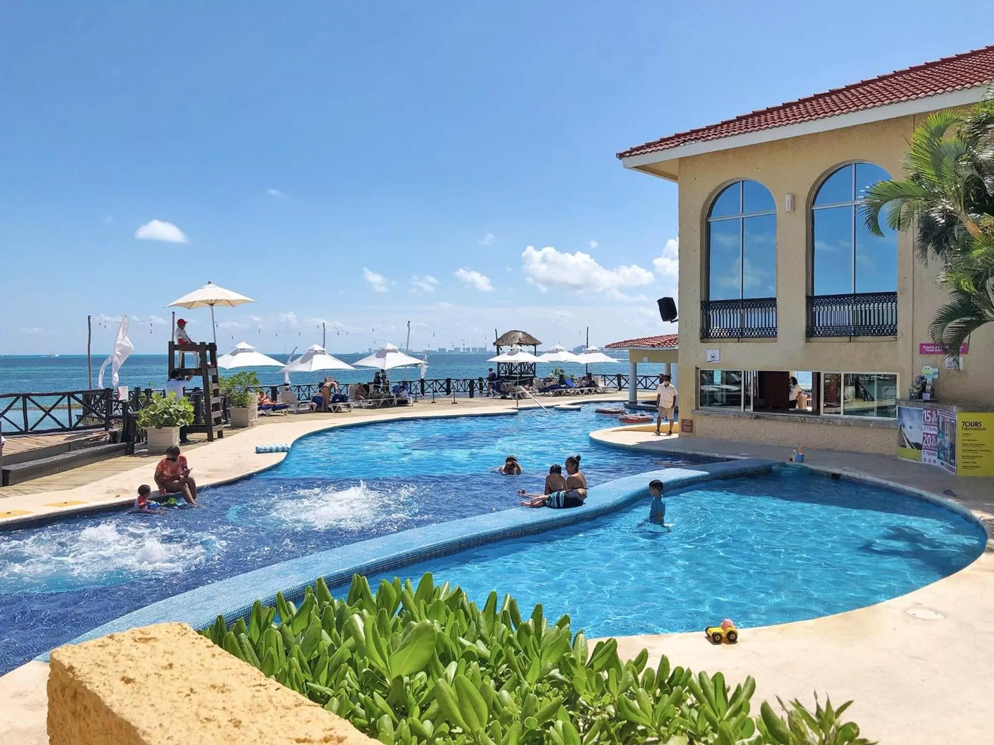 Swimming pool in All Ritmo Cancun Resort & Water Park