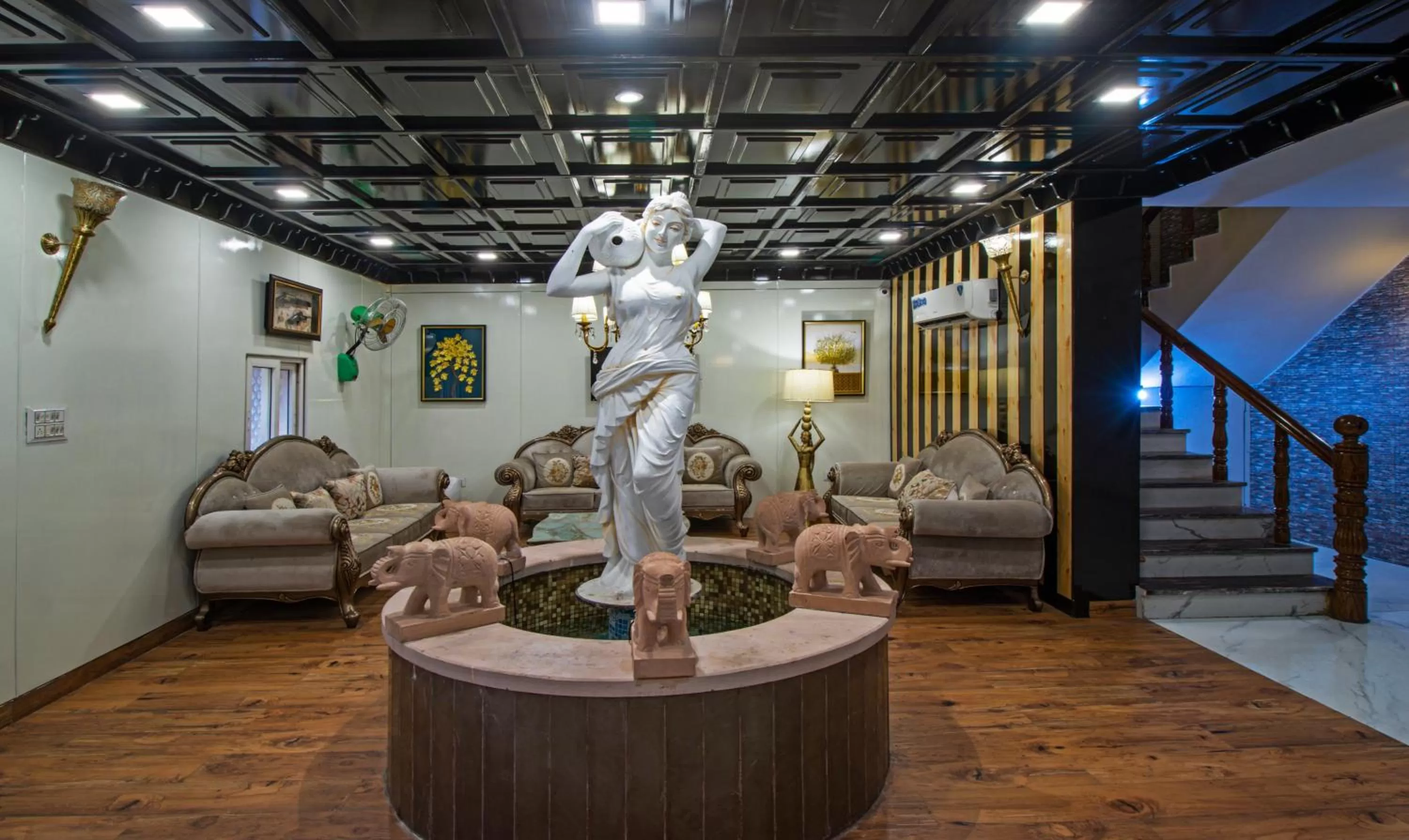 Seating area, Lobby/Reception in Treebo Trend Haveli Resort Roots Bhupatwala