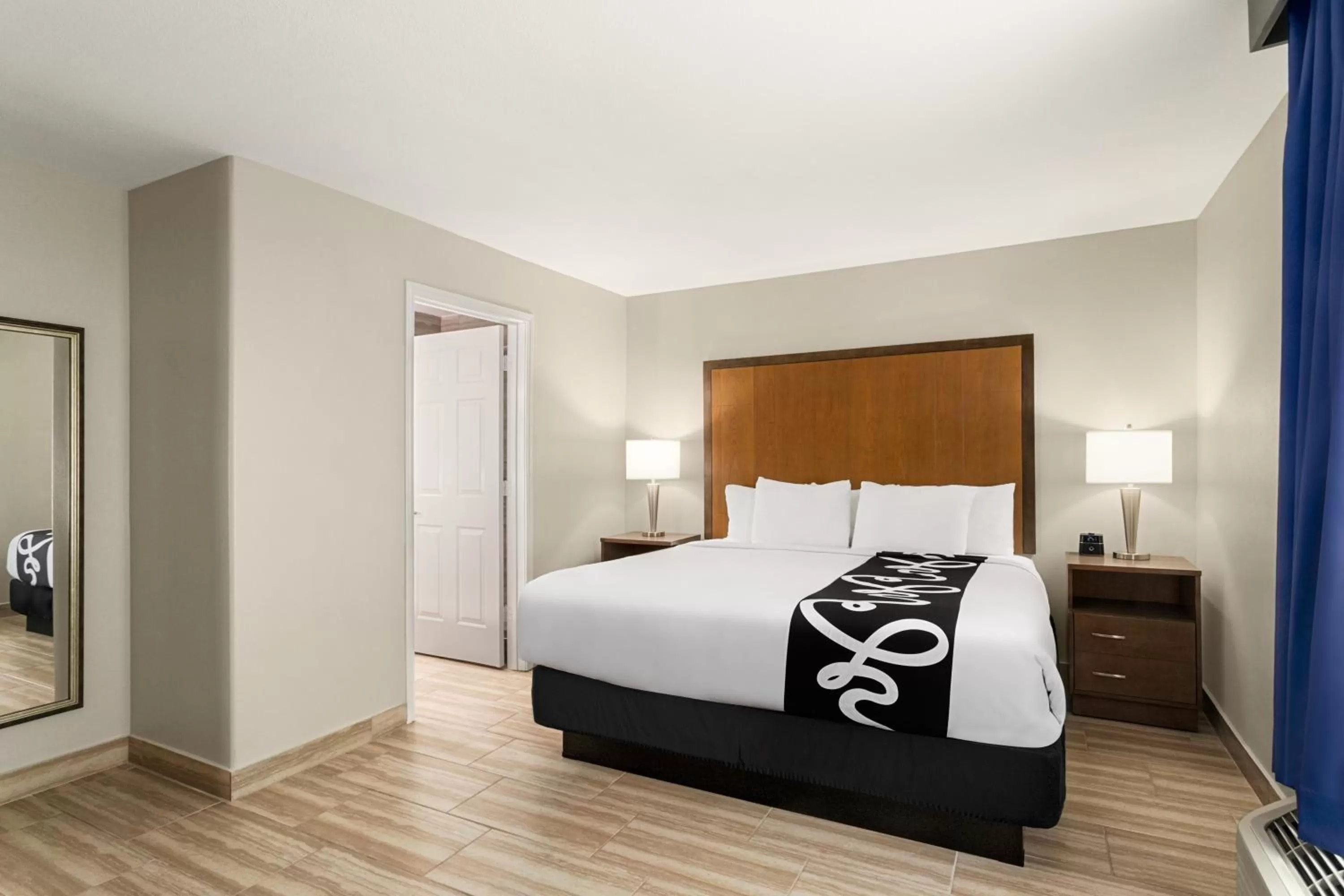 Bedroom, Bed in La Quinta by Wyndham Brownsville North