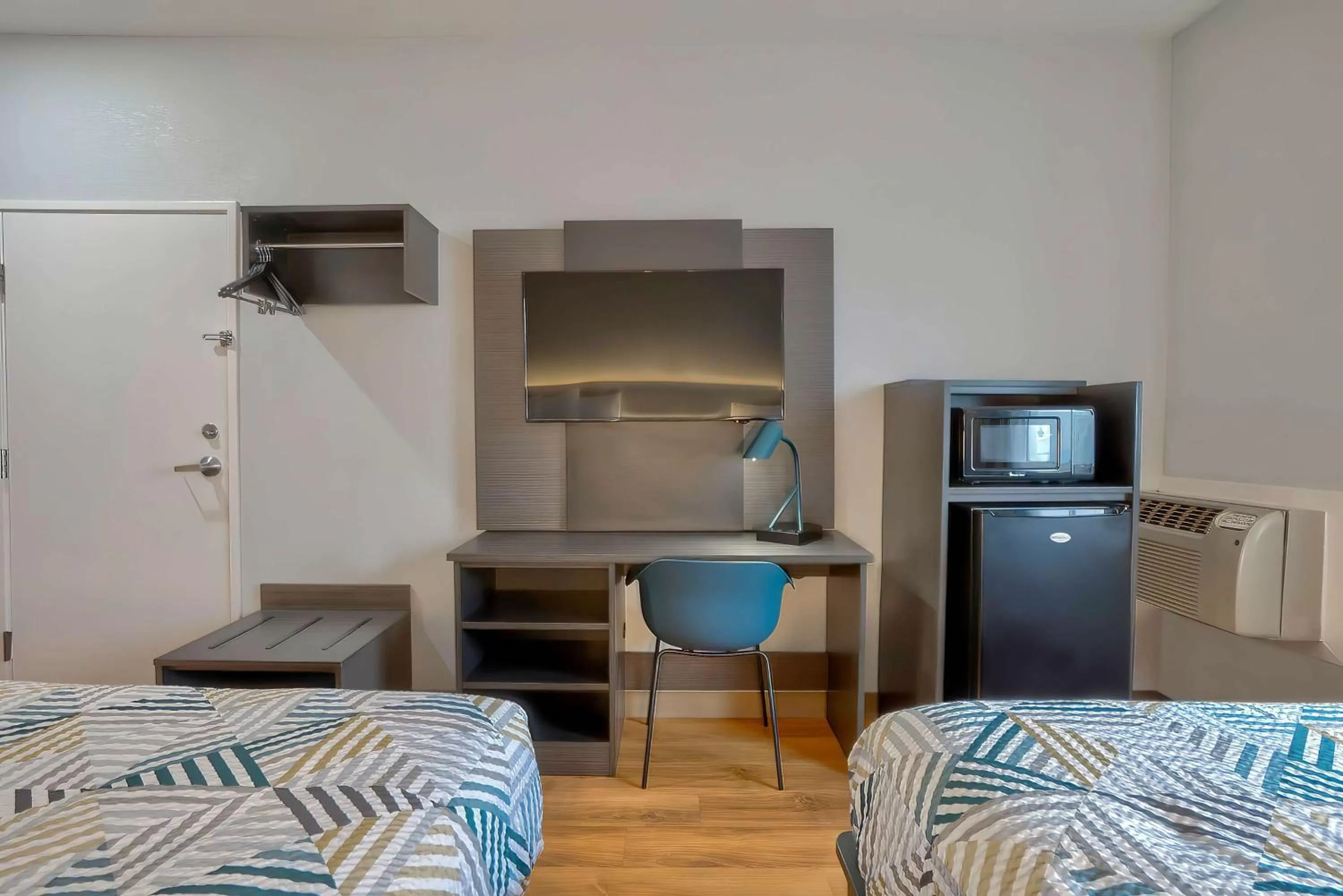 Bedroom, Bed in Motel 6-Denison, TX