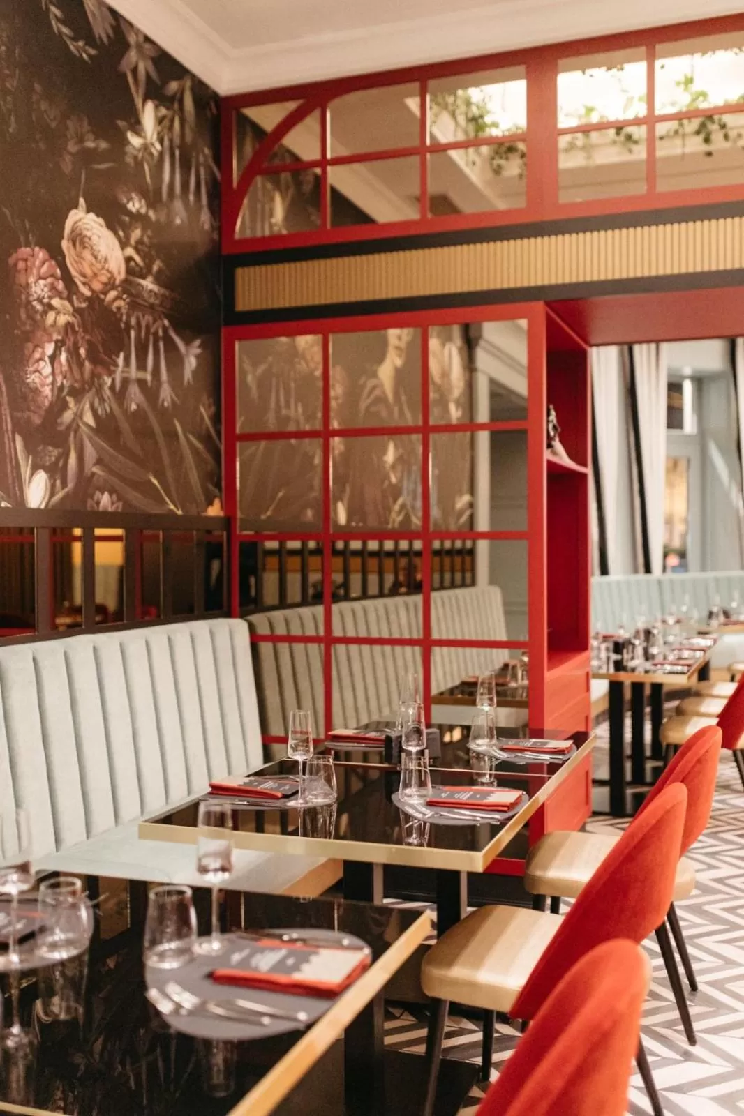 Restaurant/Places to Eat in Hotel Select