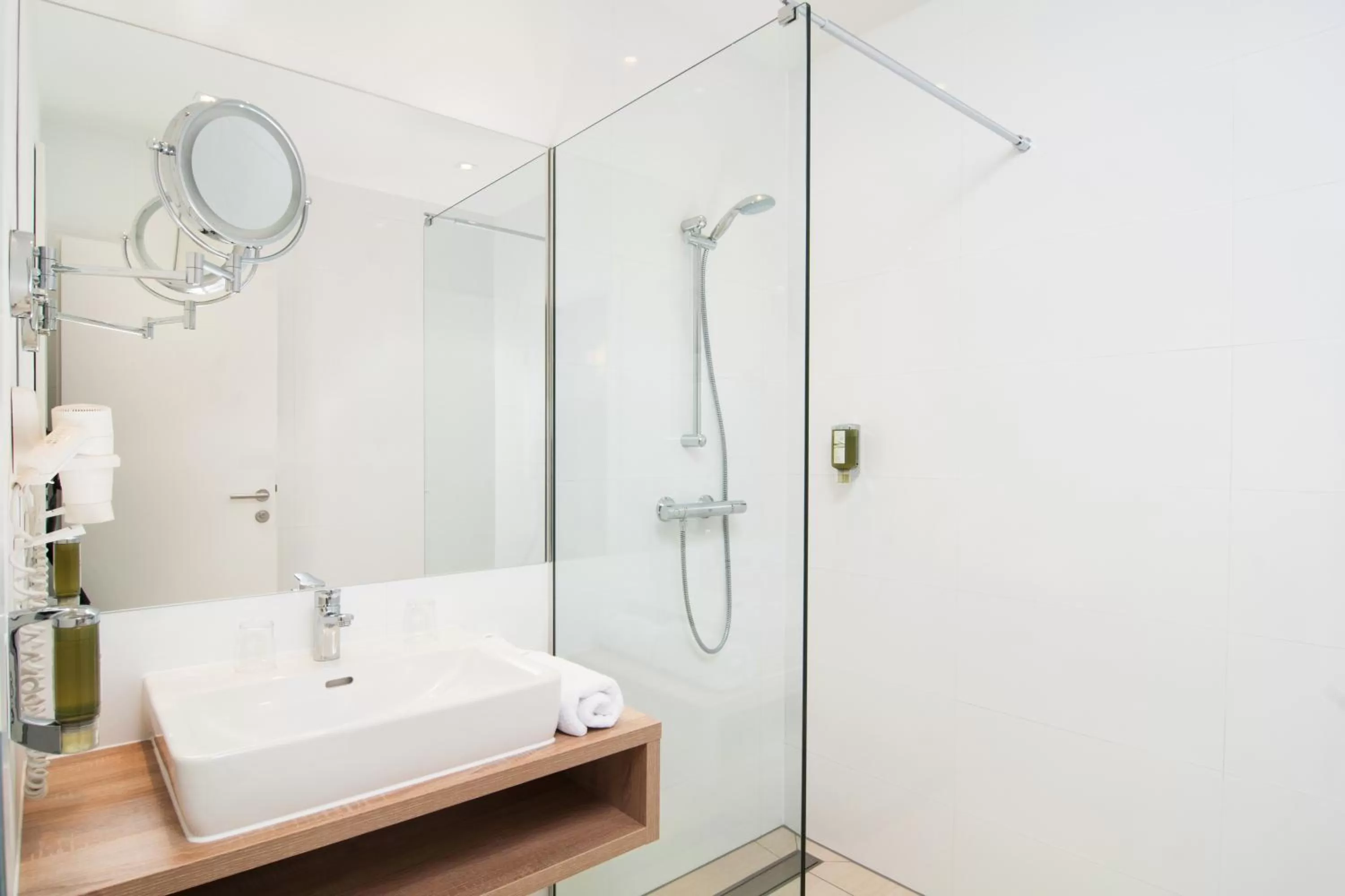 Bathroom in Hotel 24 Checkin Velden