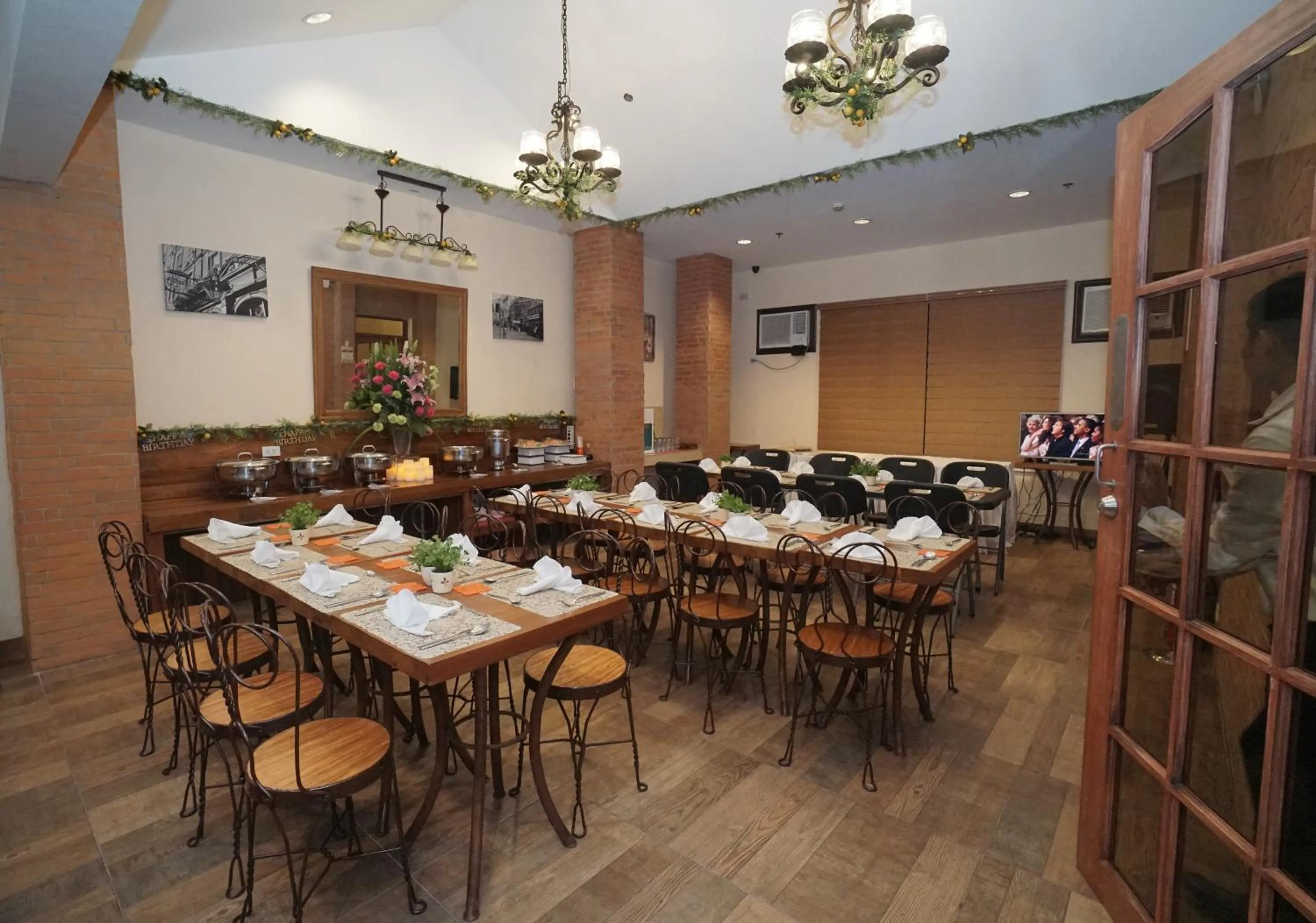 Dining area in 1775 Adriatico Suites