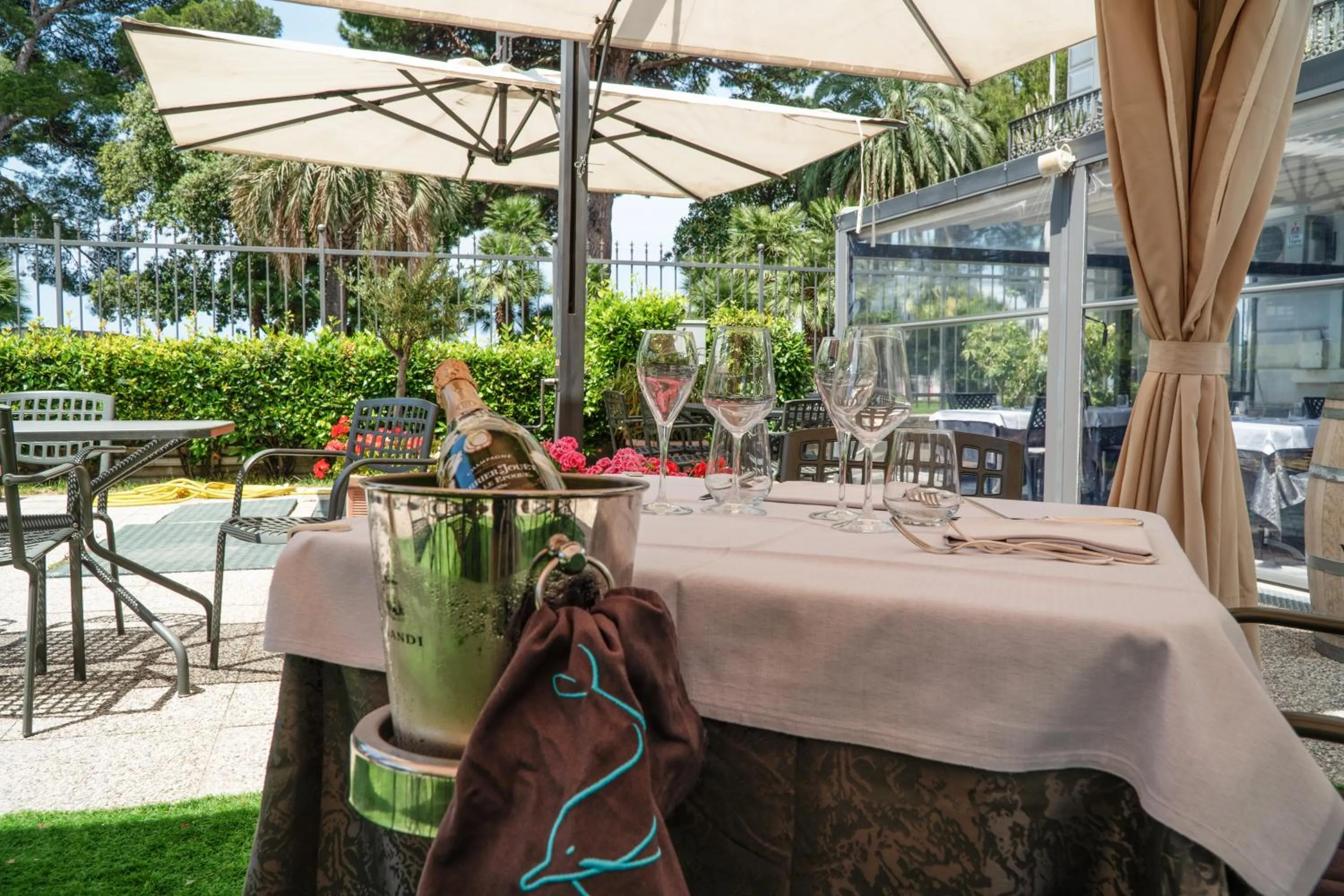 Restaurant/places to eat in Grande Albergo