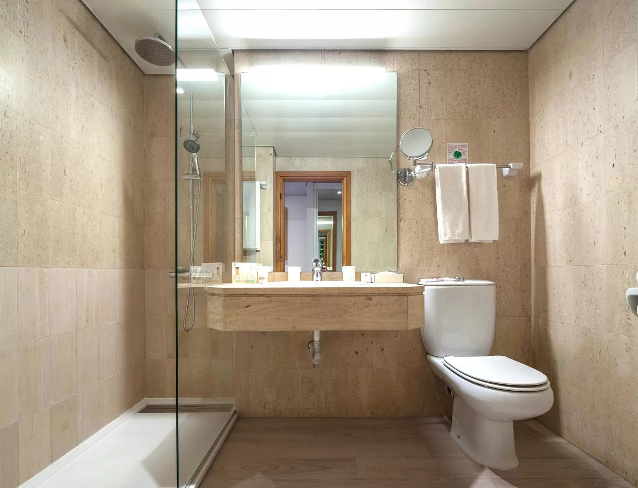 Shower in Dom Pedro Marina