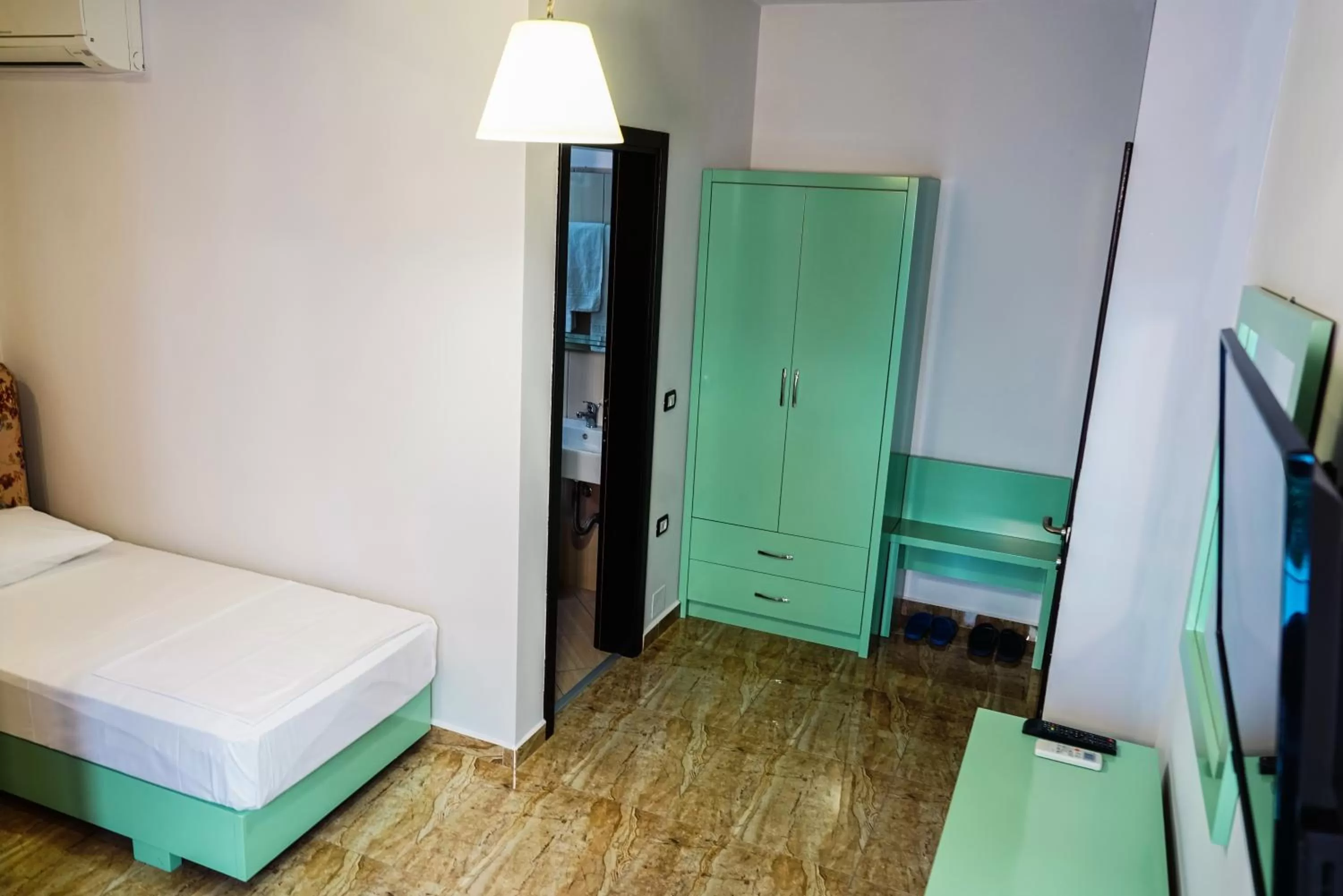 Photo of the whole room, Bed in Hotel Magic