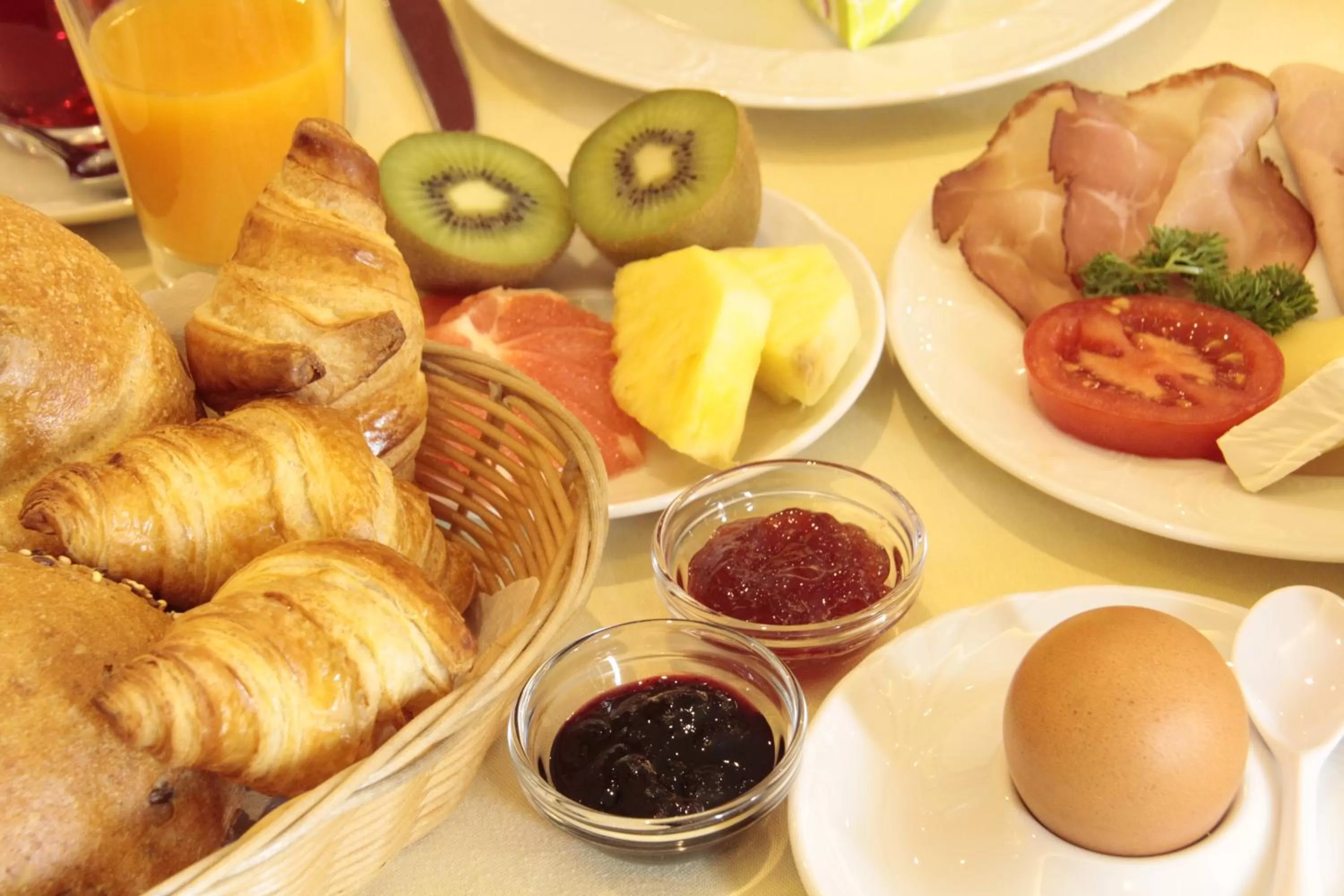 Buffet breakfast in Fetzers Landhotel