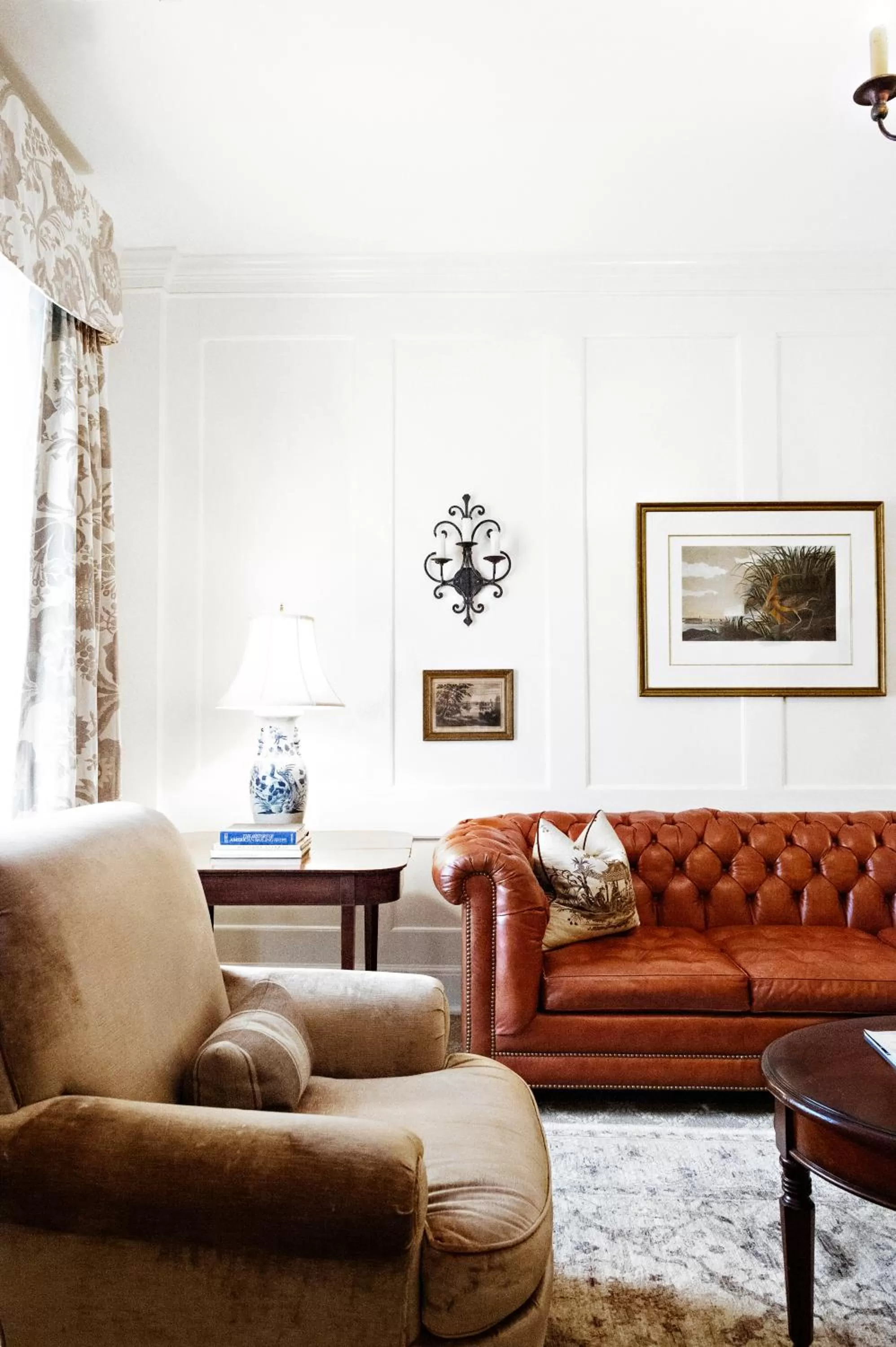 Living room in Planters Inn - Charleston