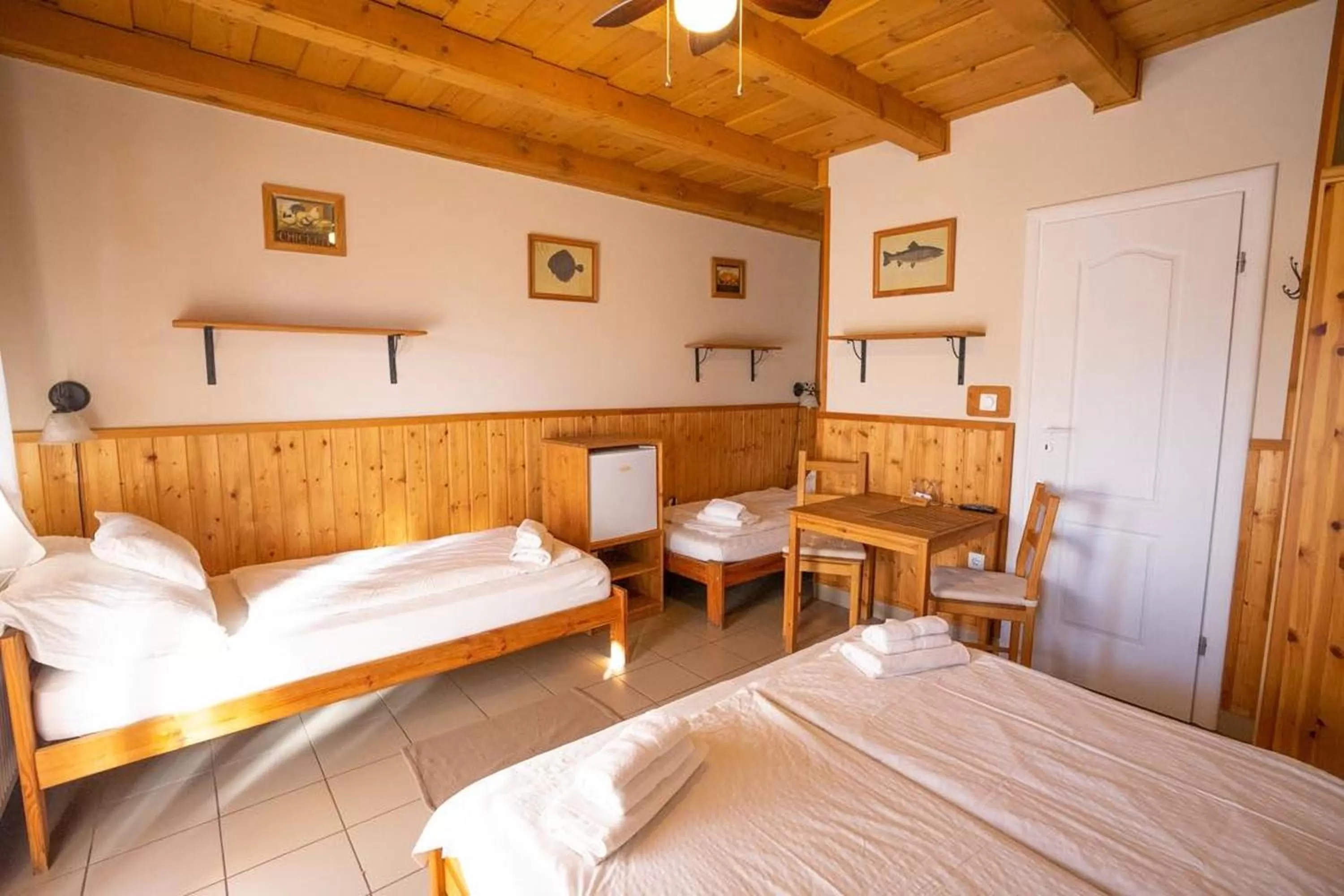 Bed in Vadvirág Vendéglő és Panzió