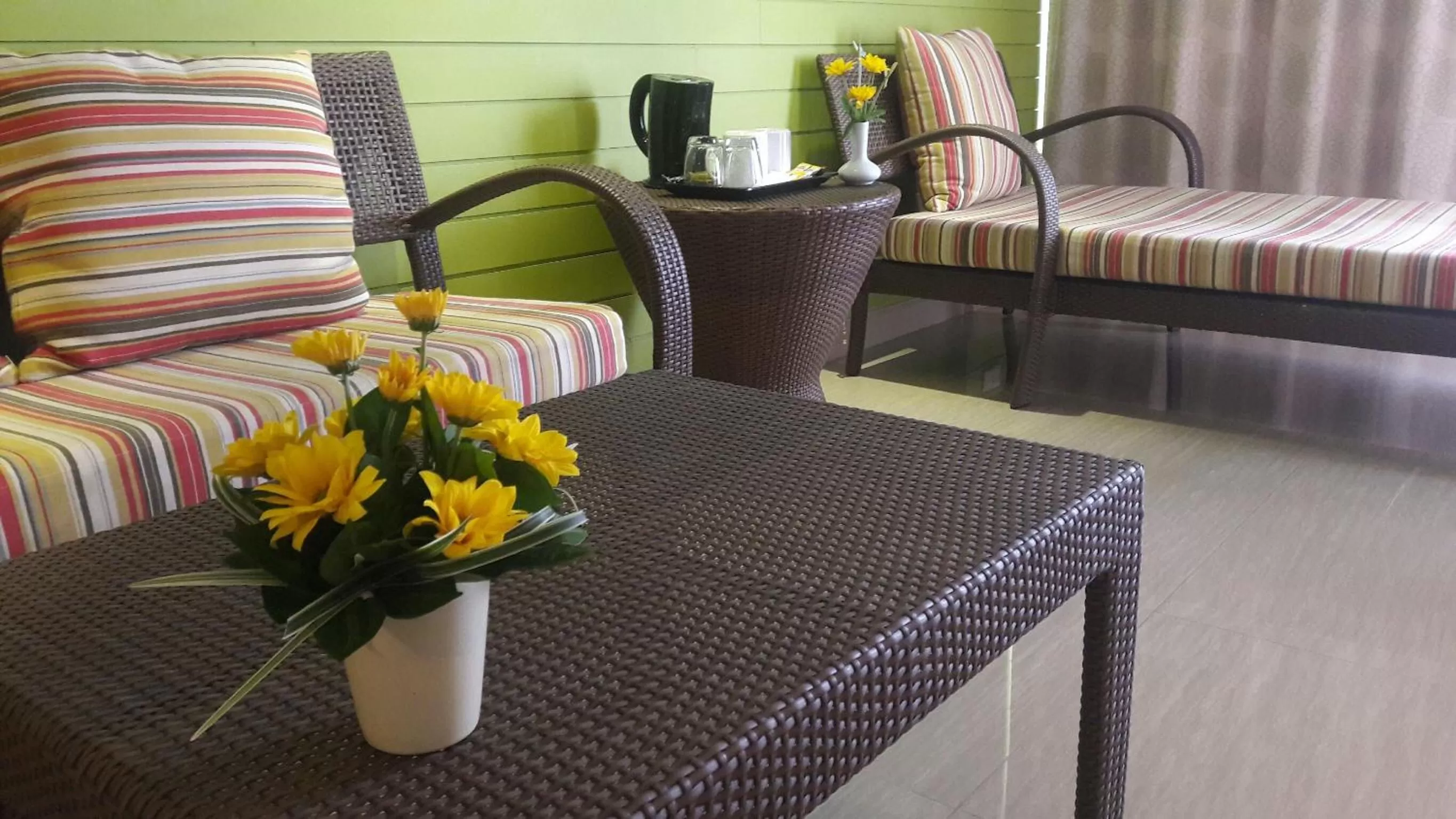 Bathroom, Bed in Long Beach Cha-Am Hotel