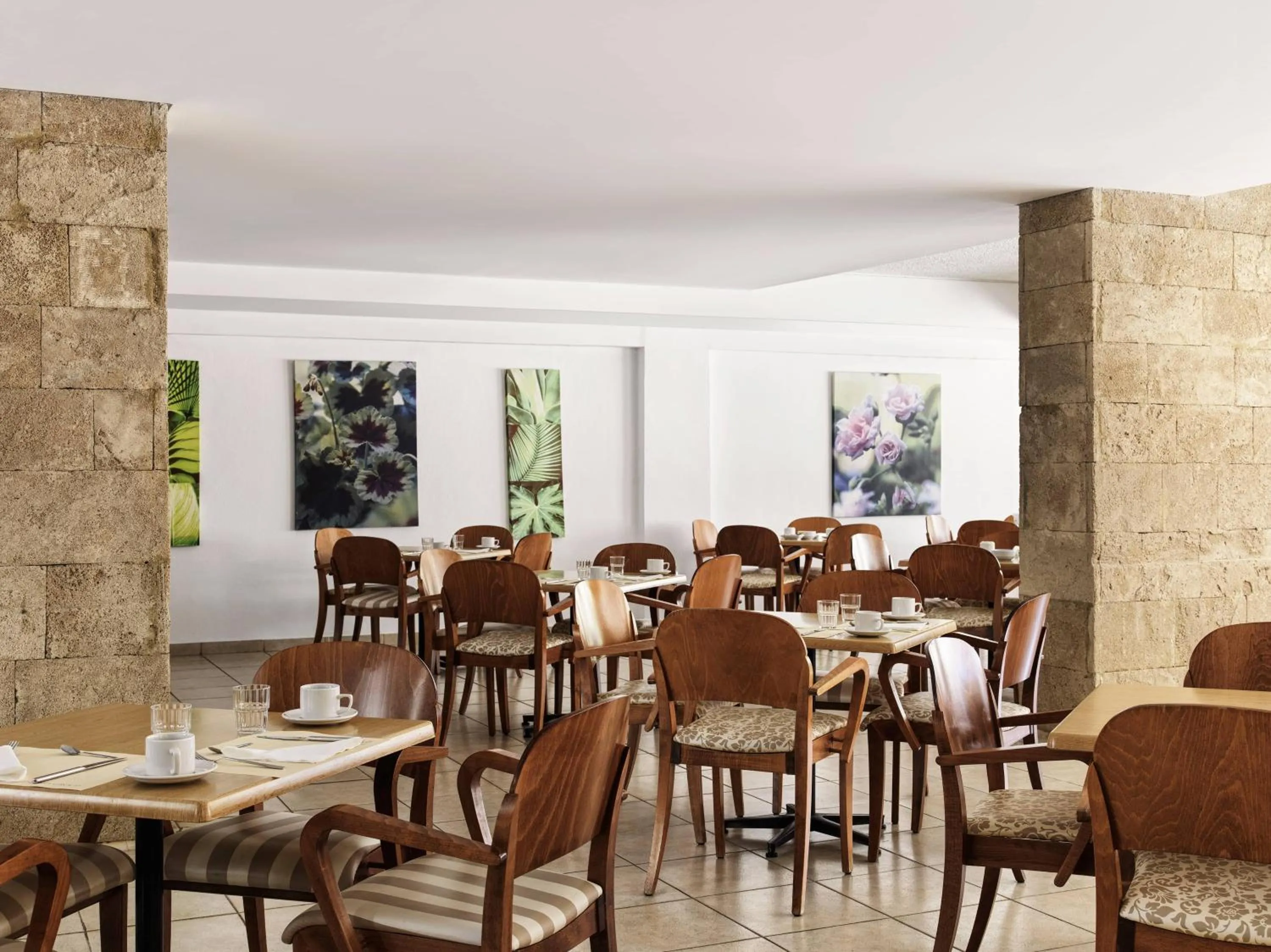 Restaurant/places to eat in Esperia City Hotel