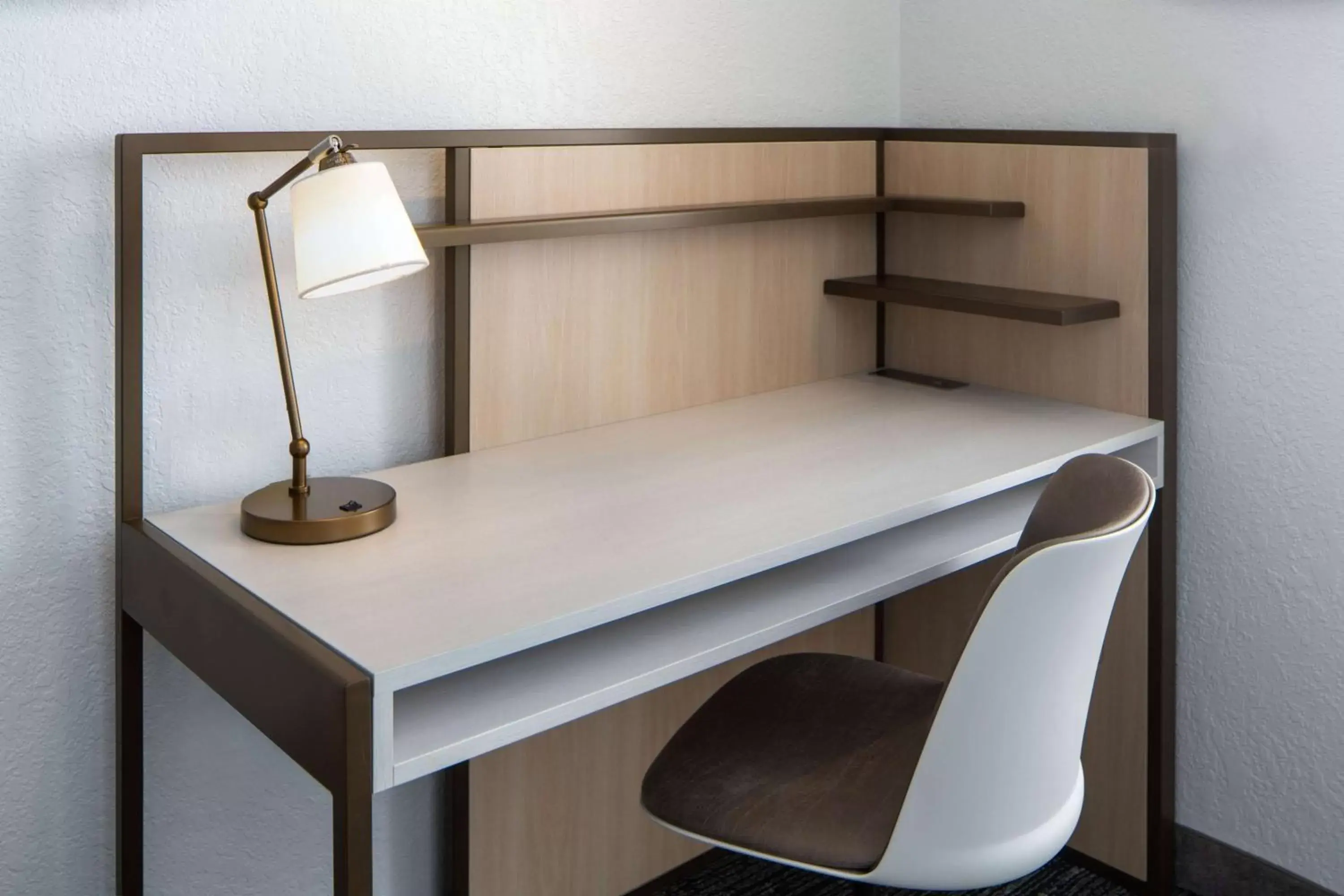 Studio Suite Queen with Tub - Mobility/Hearing Accessible in Sonesta Simply Suites Falls Church Studio Suite Queen with Tub - Mobility/Hearing Accessible in Sonesta Simply Suites Falls Church