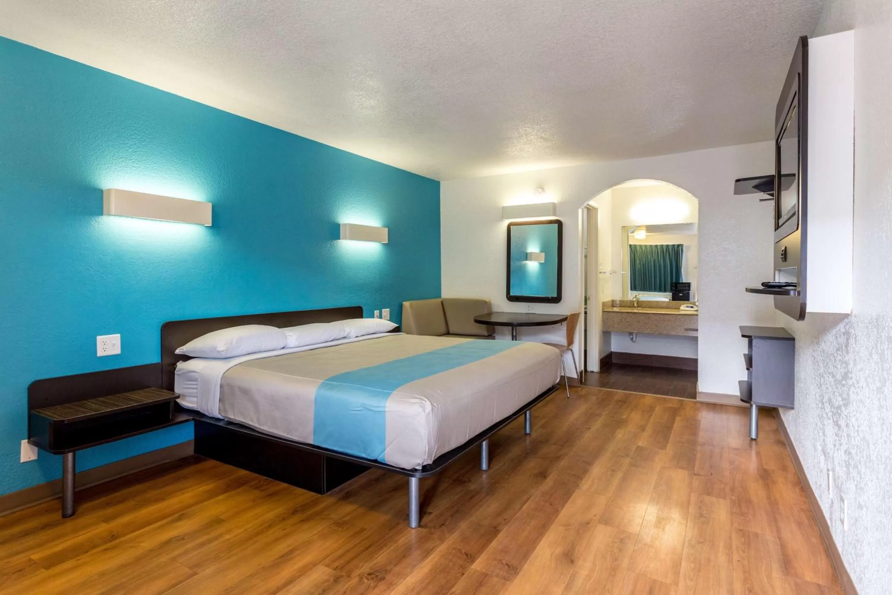 Photo of the whole room, Bed in Motel 6-Bryan, TX - College Station